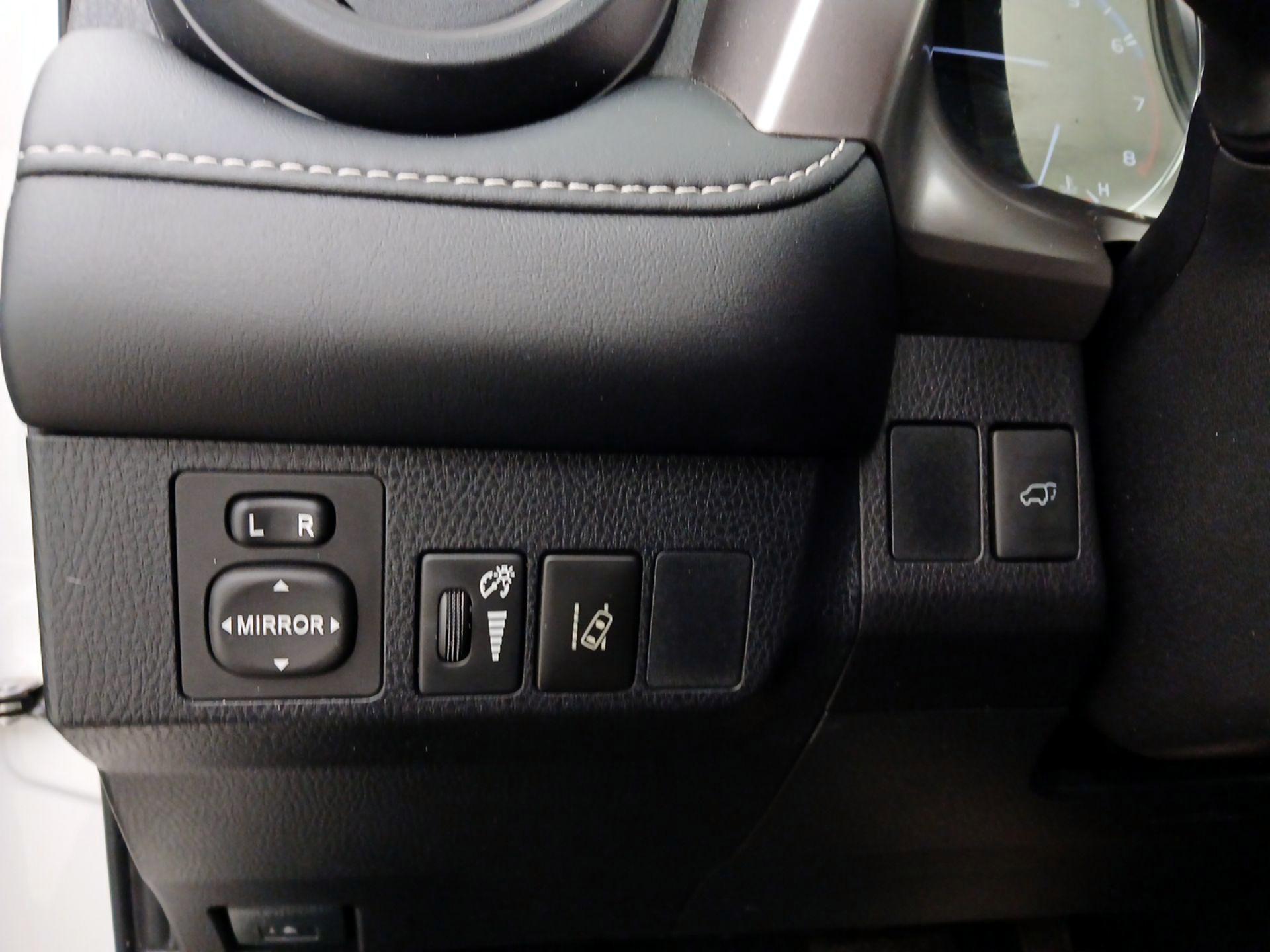 Thumbnail: 2016 Toyota RAV4 - 13