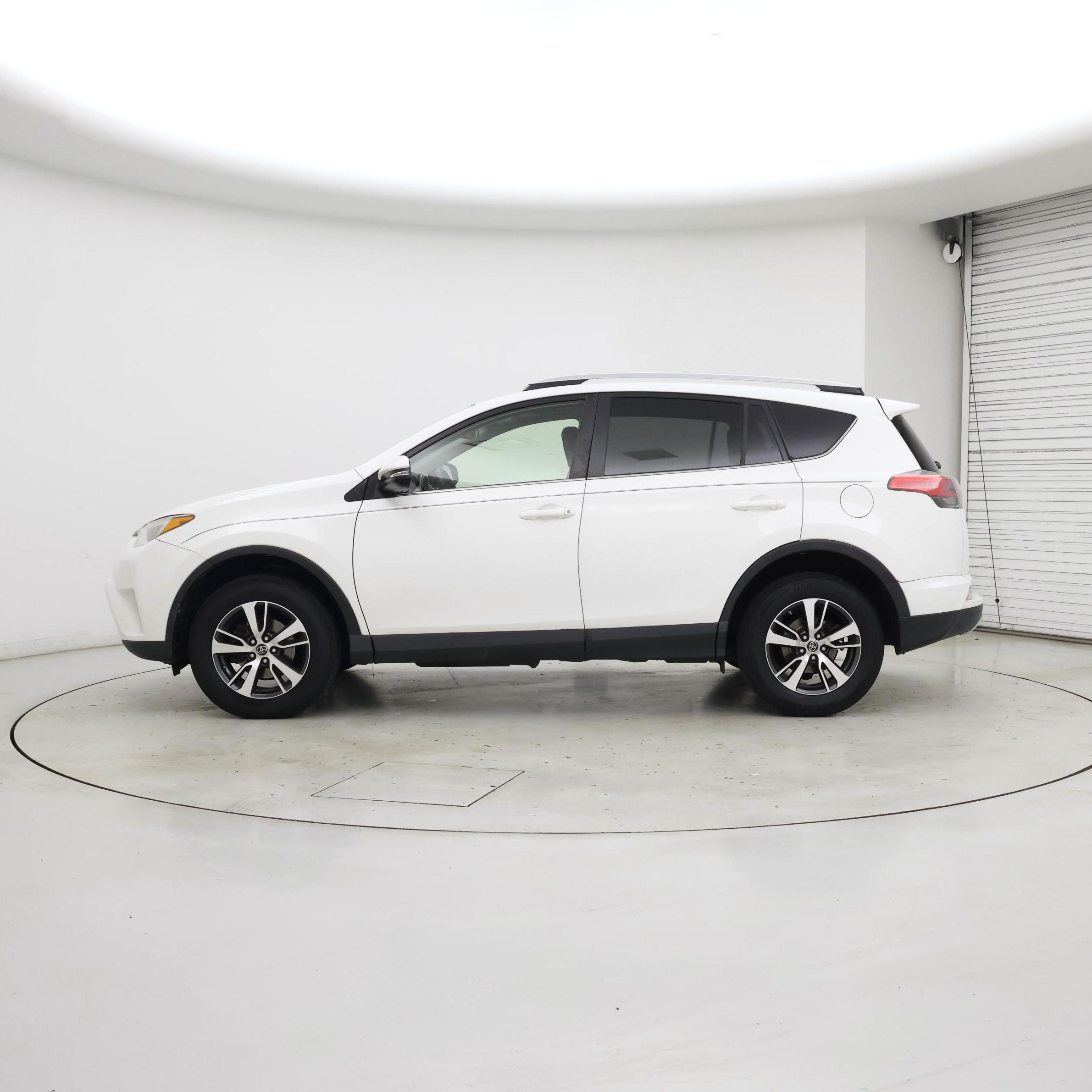 Thumbnail: 2016 Toyota RAV4 - 3