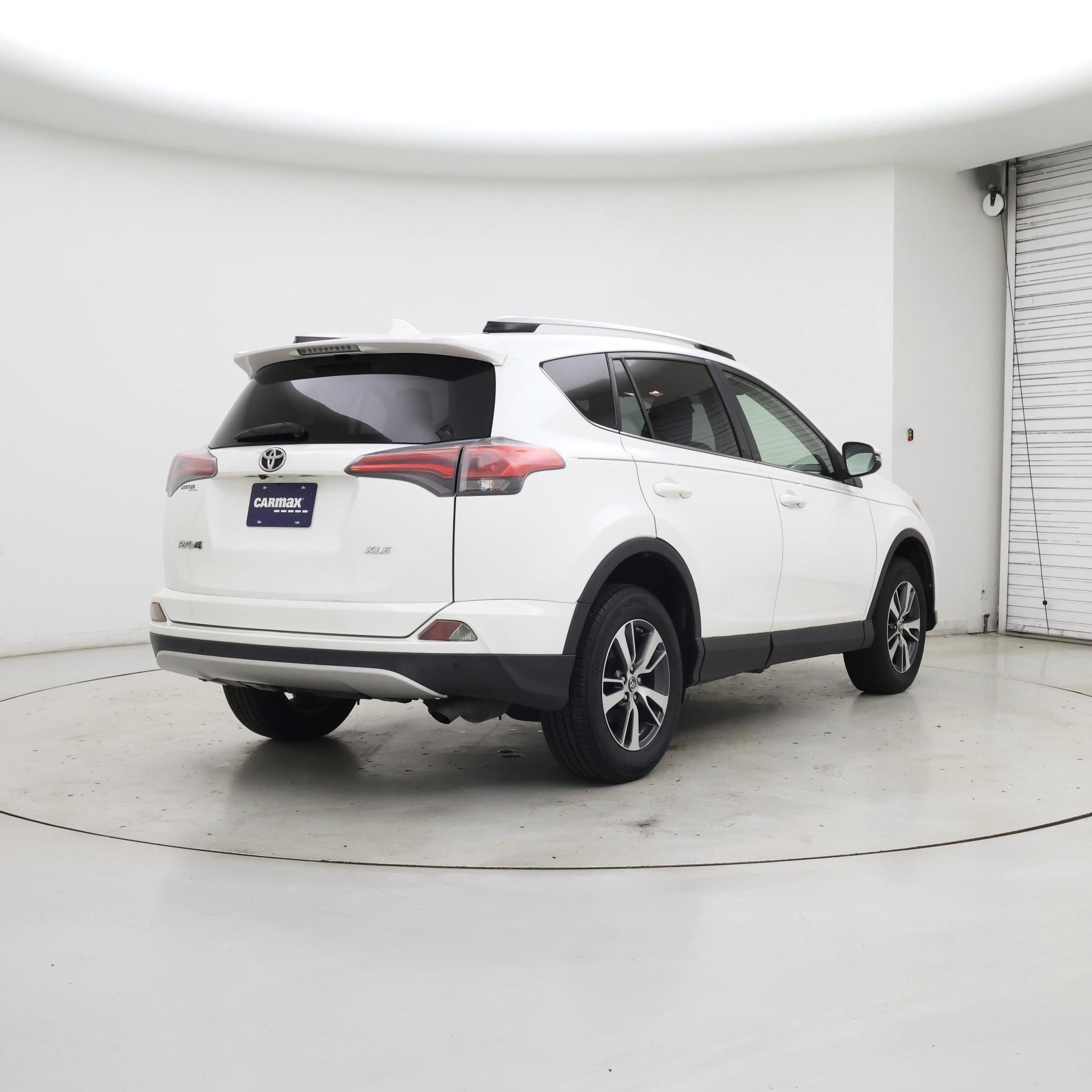 Thumbnail: 2016 Toyota RAV4 - 8