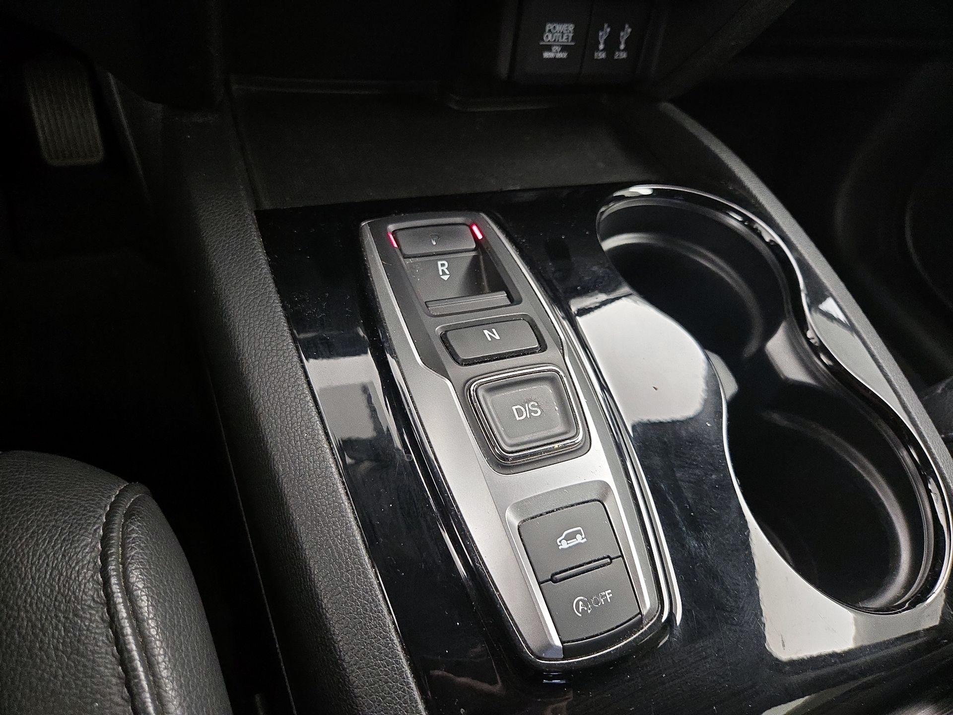 Thumbnail: 2016 Honda Pilot - 18