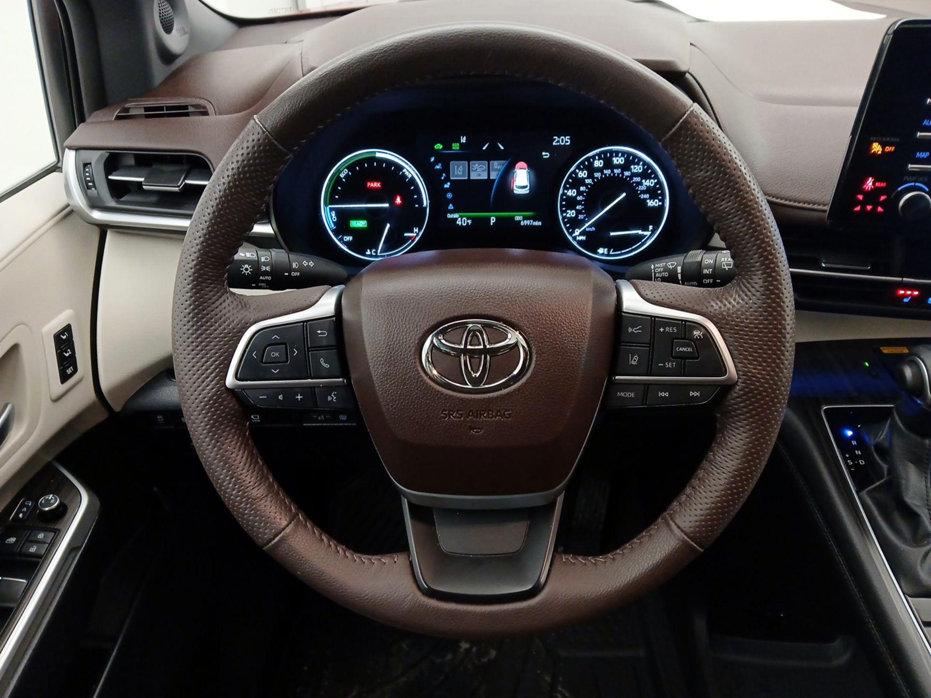 Thumbnail: 2024 Toyota Sienna - 10