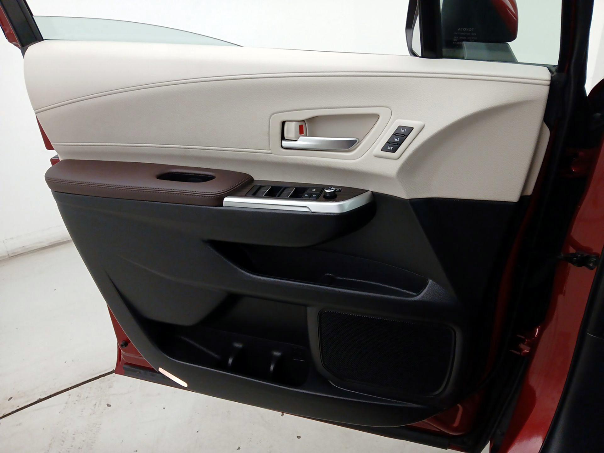 Thumbnail: 2024 Toyota Sienna - 12