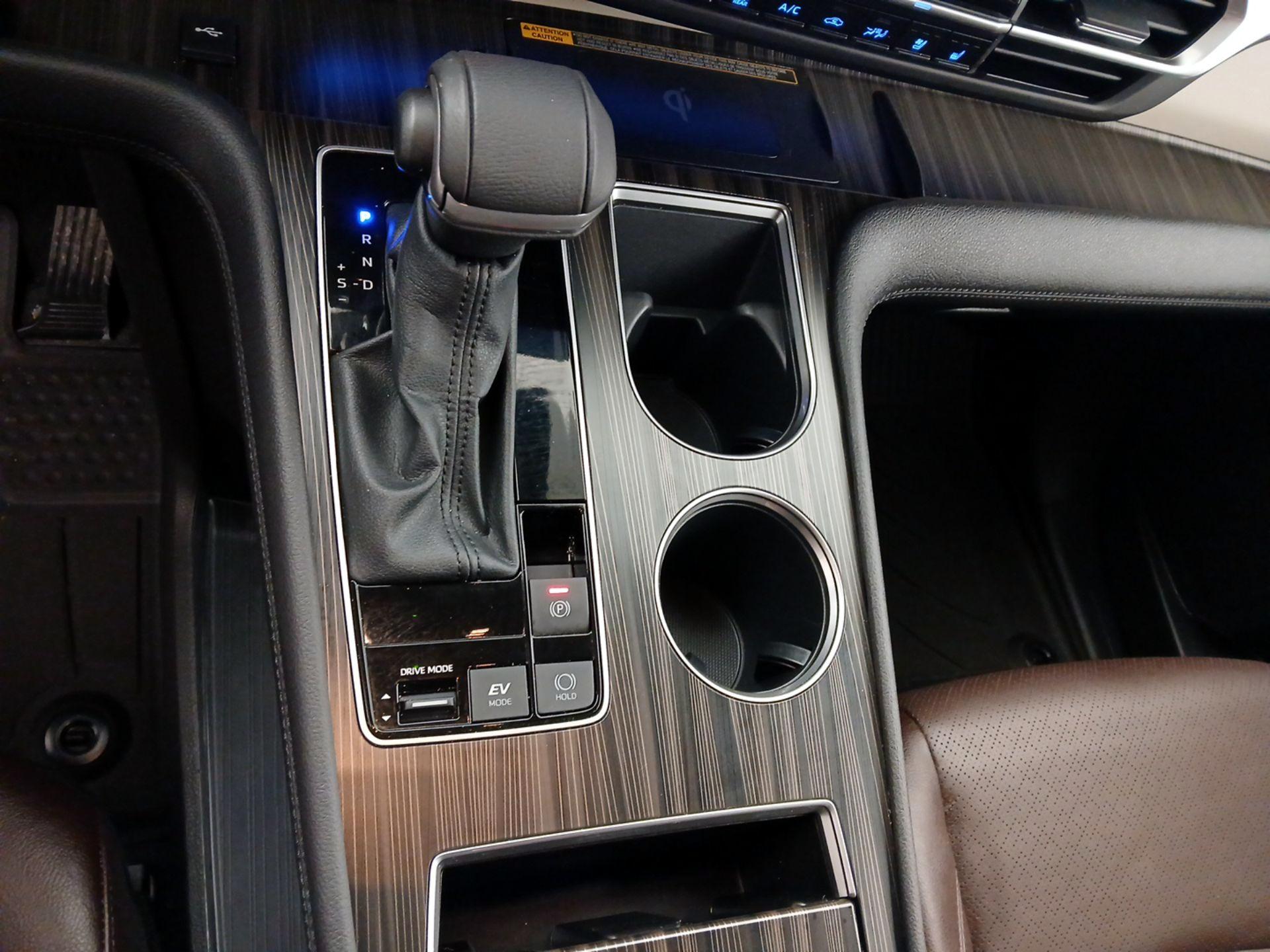 Thumbnail: 2024 Toyota Sienna - 18