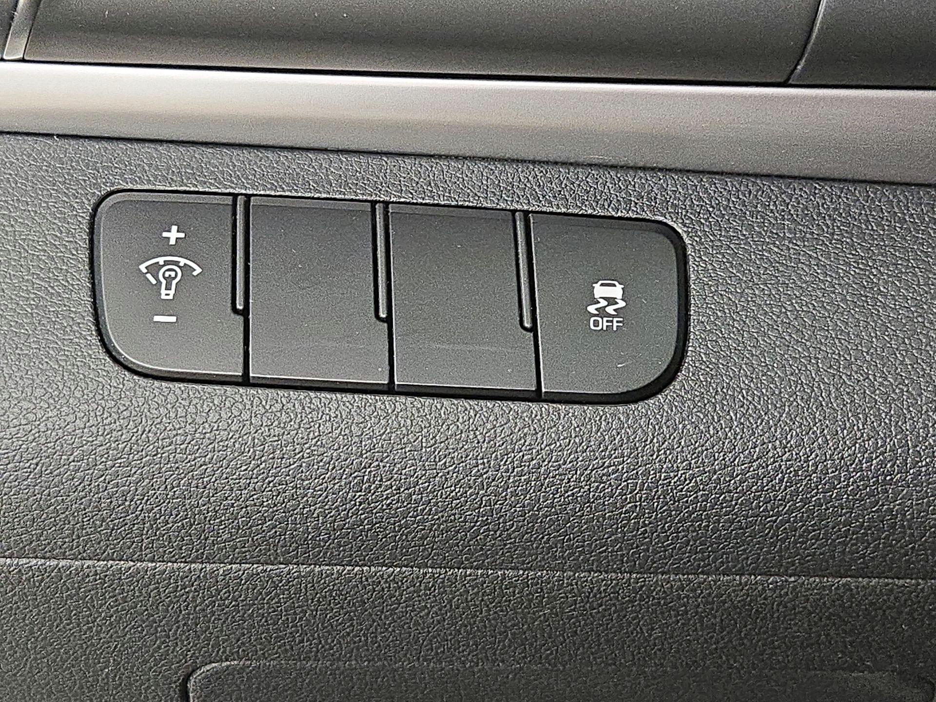 Thumbnail: 2019 Hyundai Elantra - 13