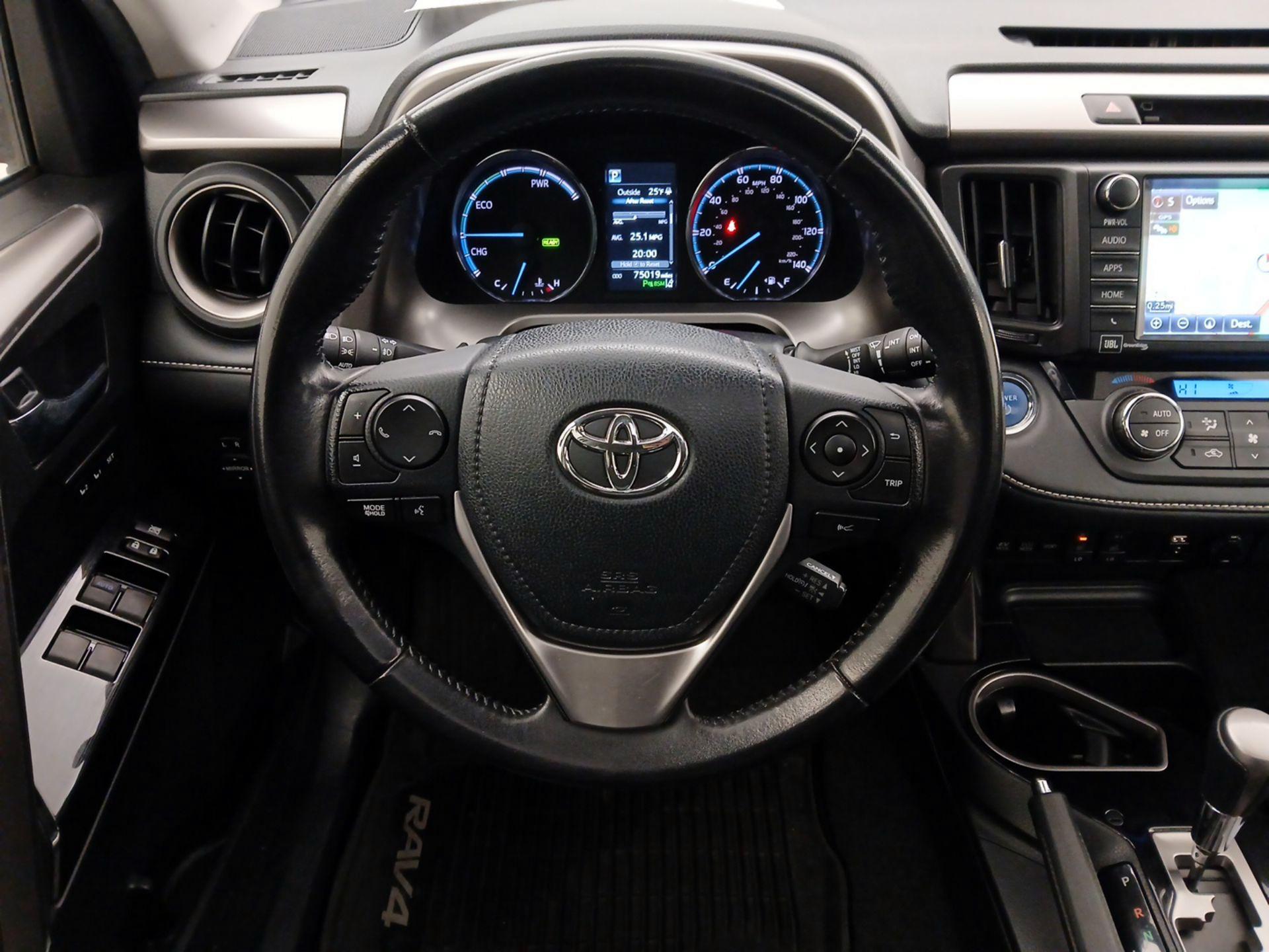 Thumbnail: 2016 Toyota RAV4 - 10