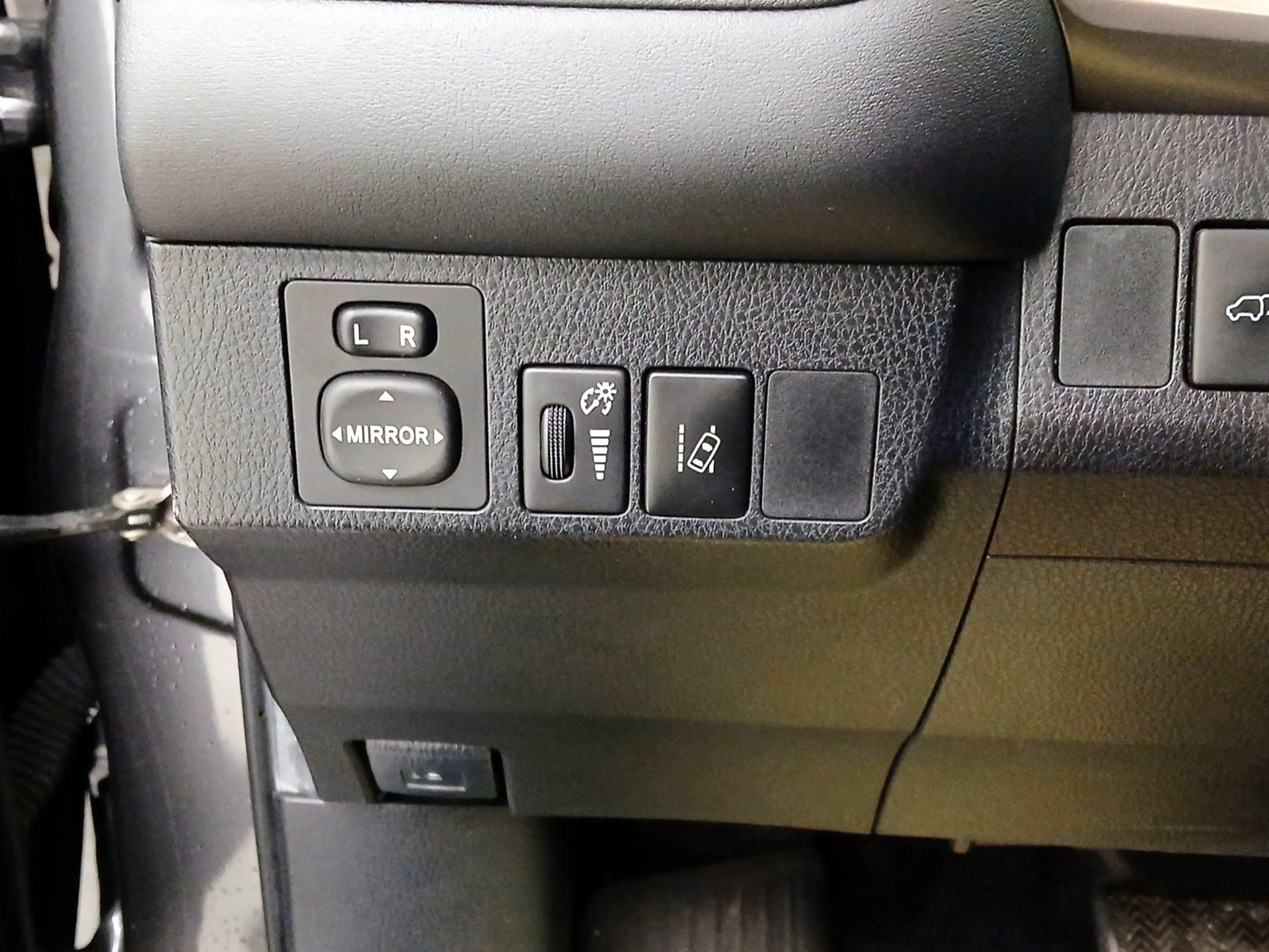 Thumbnail: 2016 Toyota RAV4 - 13