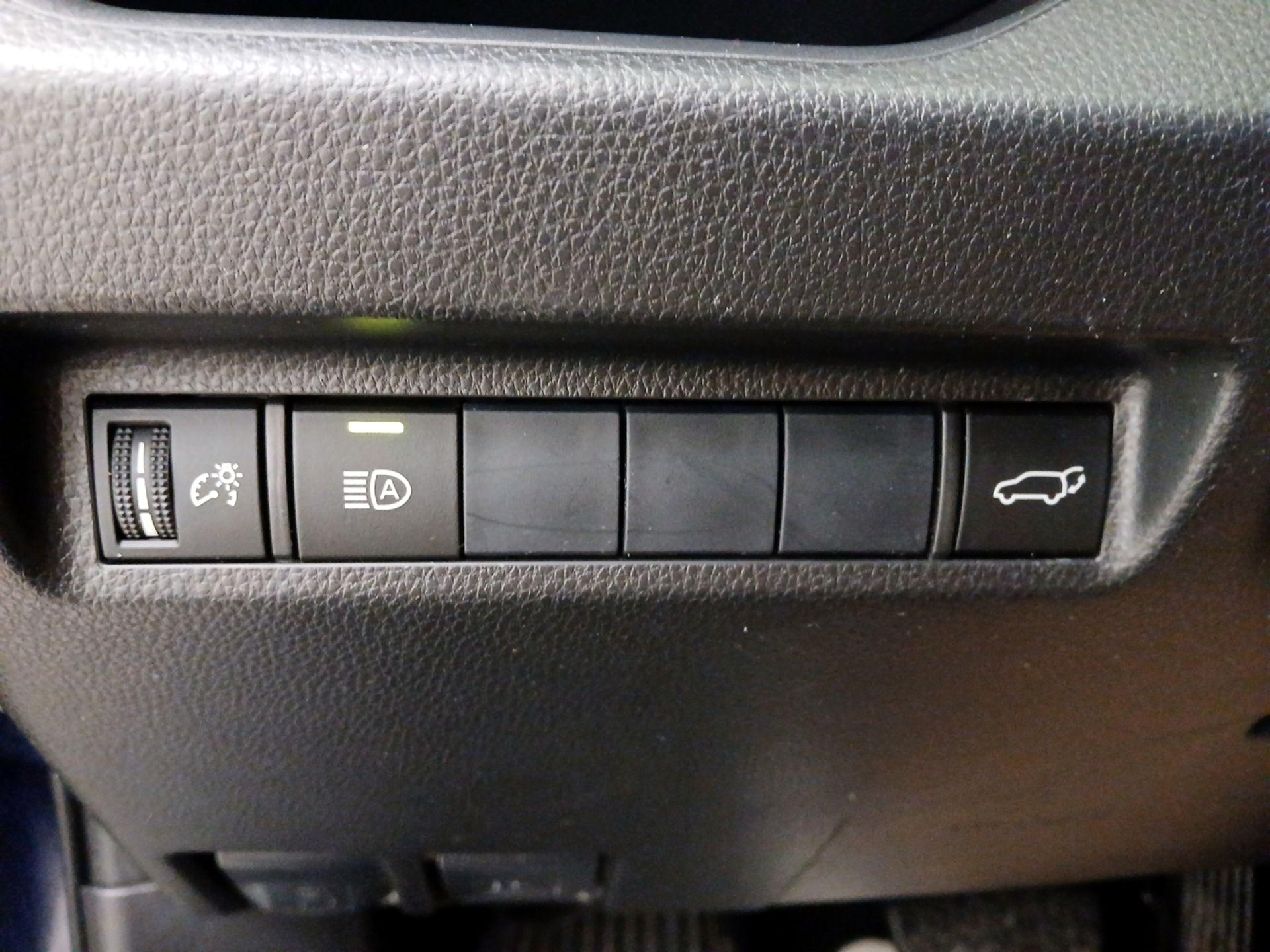 Thumbnail: 2019 Toyota RAV4 - 13