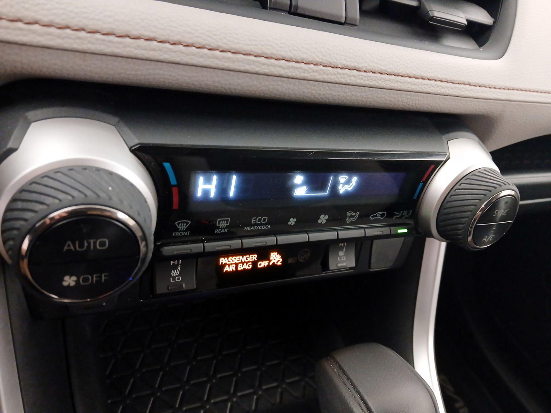 Thumbnail: 2019 Toyota RAV4 - 16