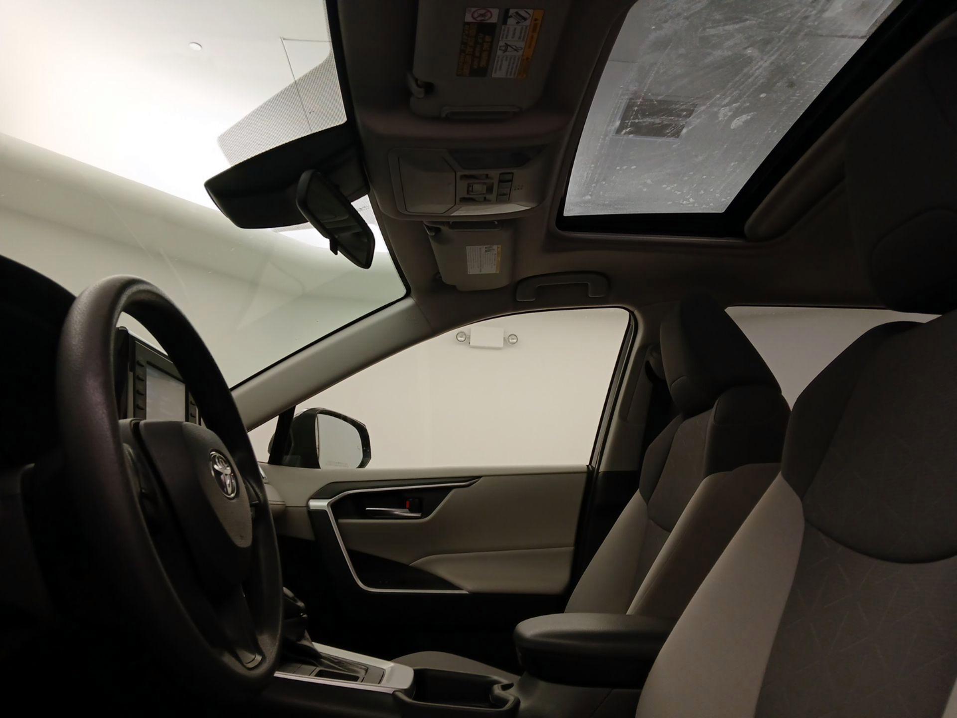 Thumbnail: 2019 Toyota RAV4 - 19