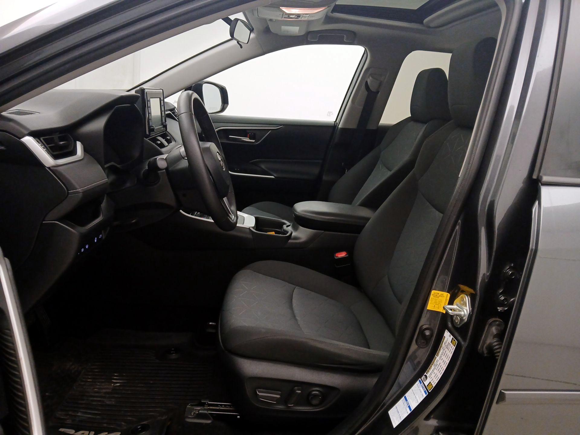 Thumbnail: 2020 Toyota RAV4 - 11