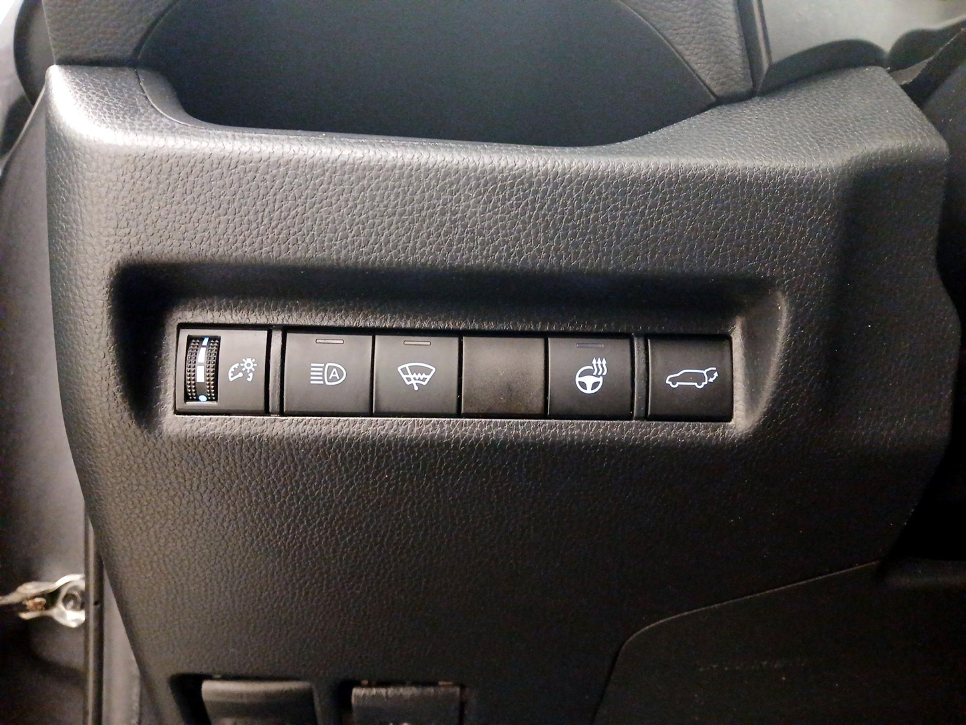 Thumbnail: 2020 Toyota RAV4 - 13