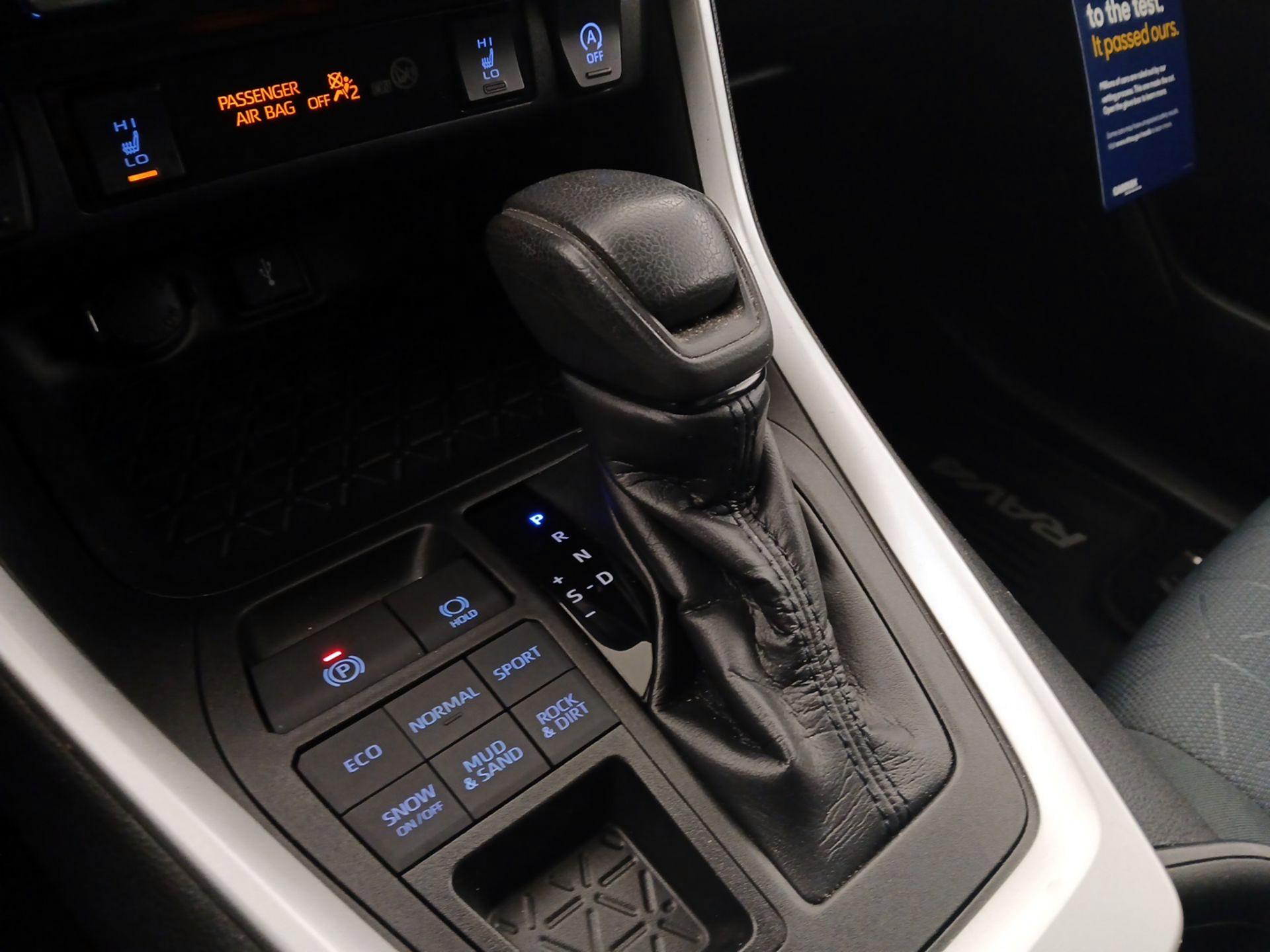 Thumbnail: 2020 Toyota RAV4 - 17