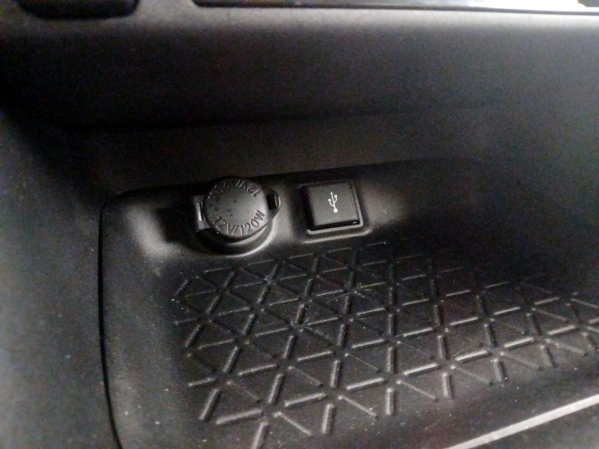 Thumbnail: 2020 Toyota RAV4 - 18