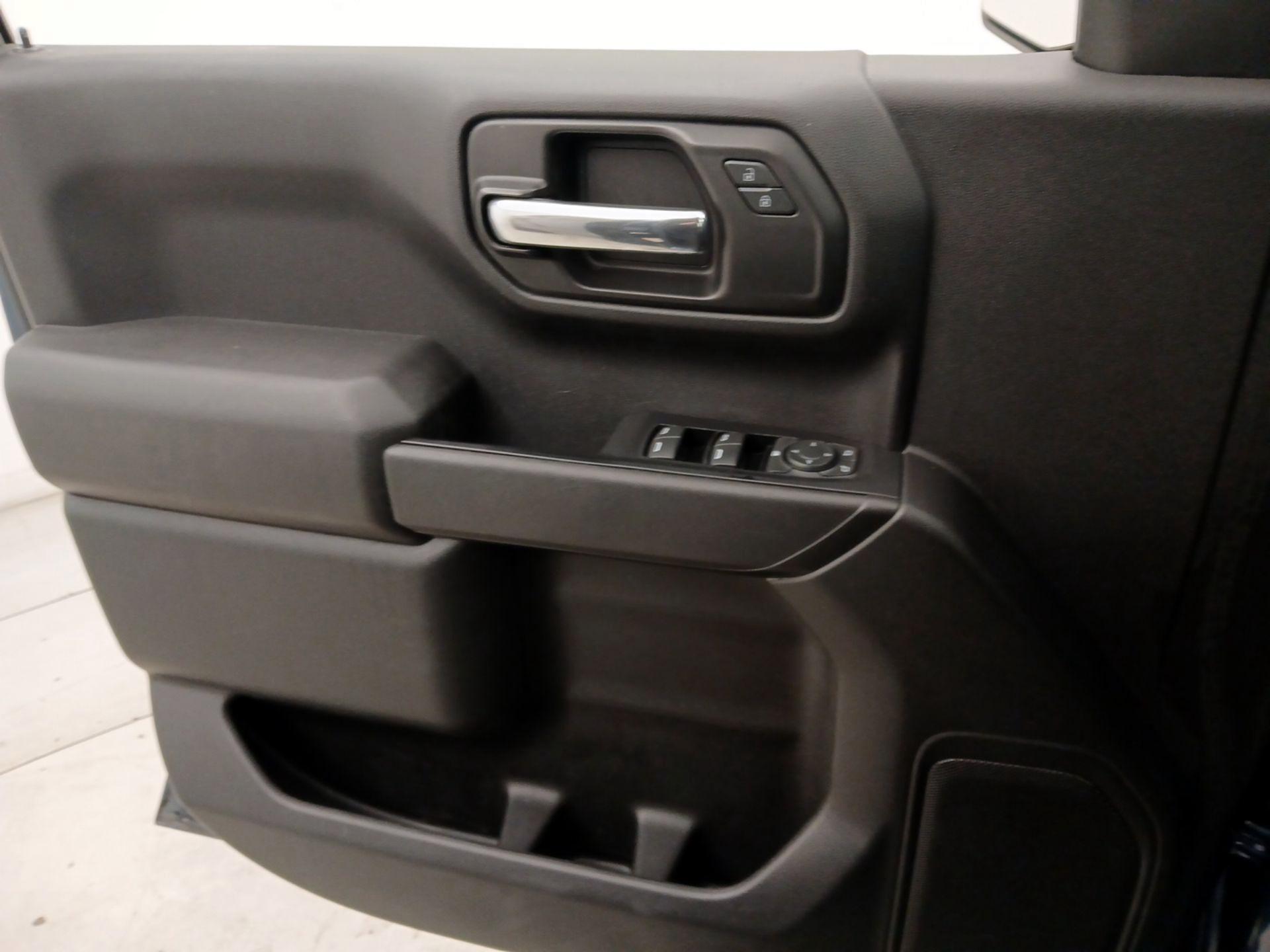 Thumbnail: 2019 Chevrolet Silverado 1500 - 12