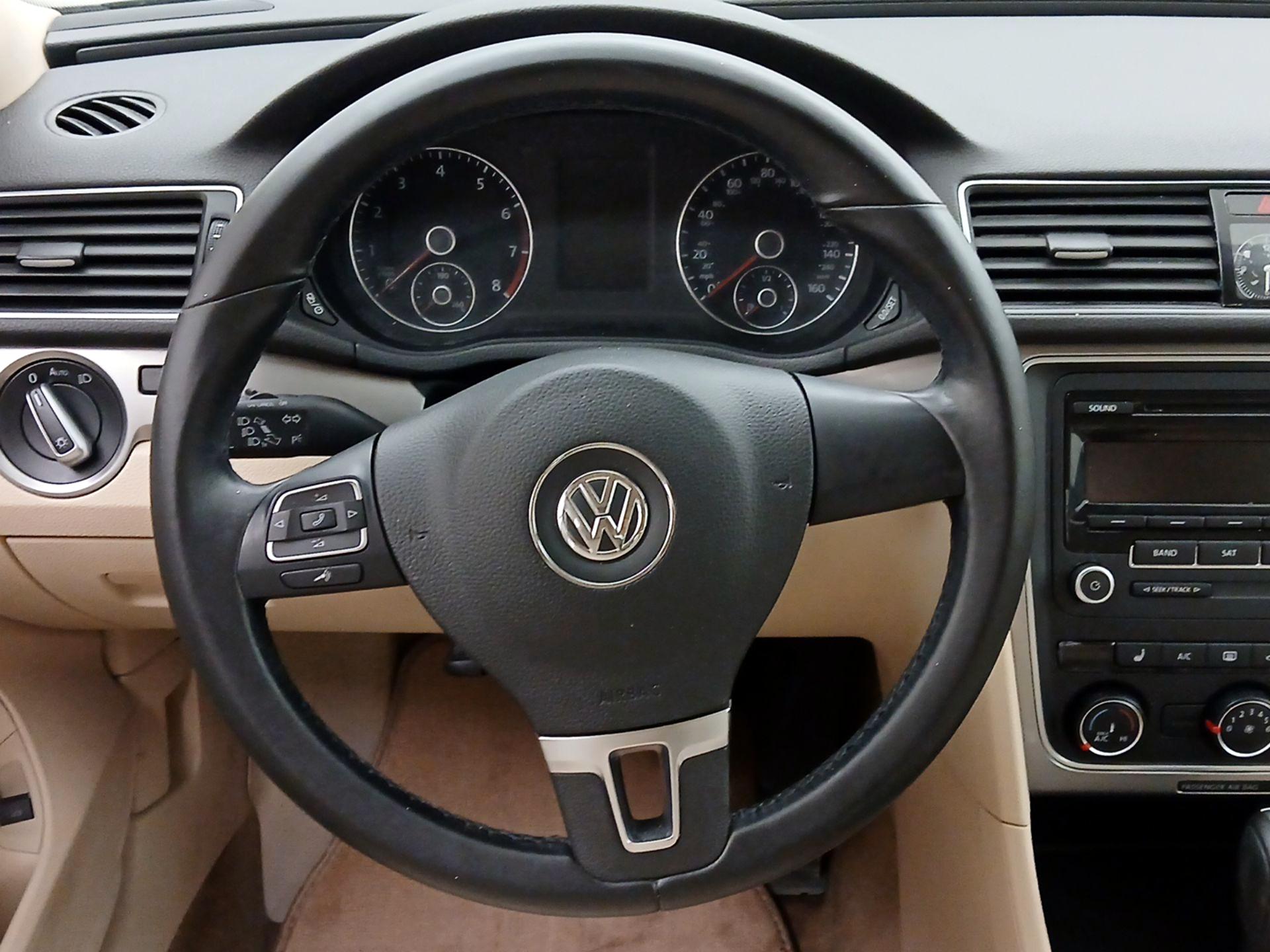 Thumbnail: 2015 Volkswagen Passat - 10
