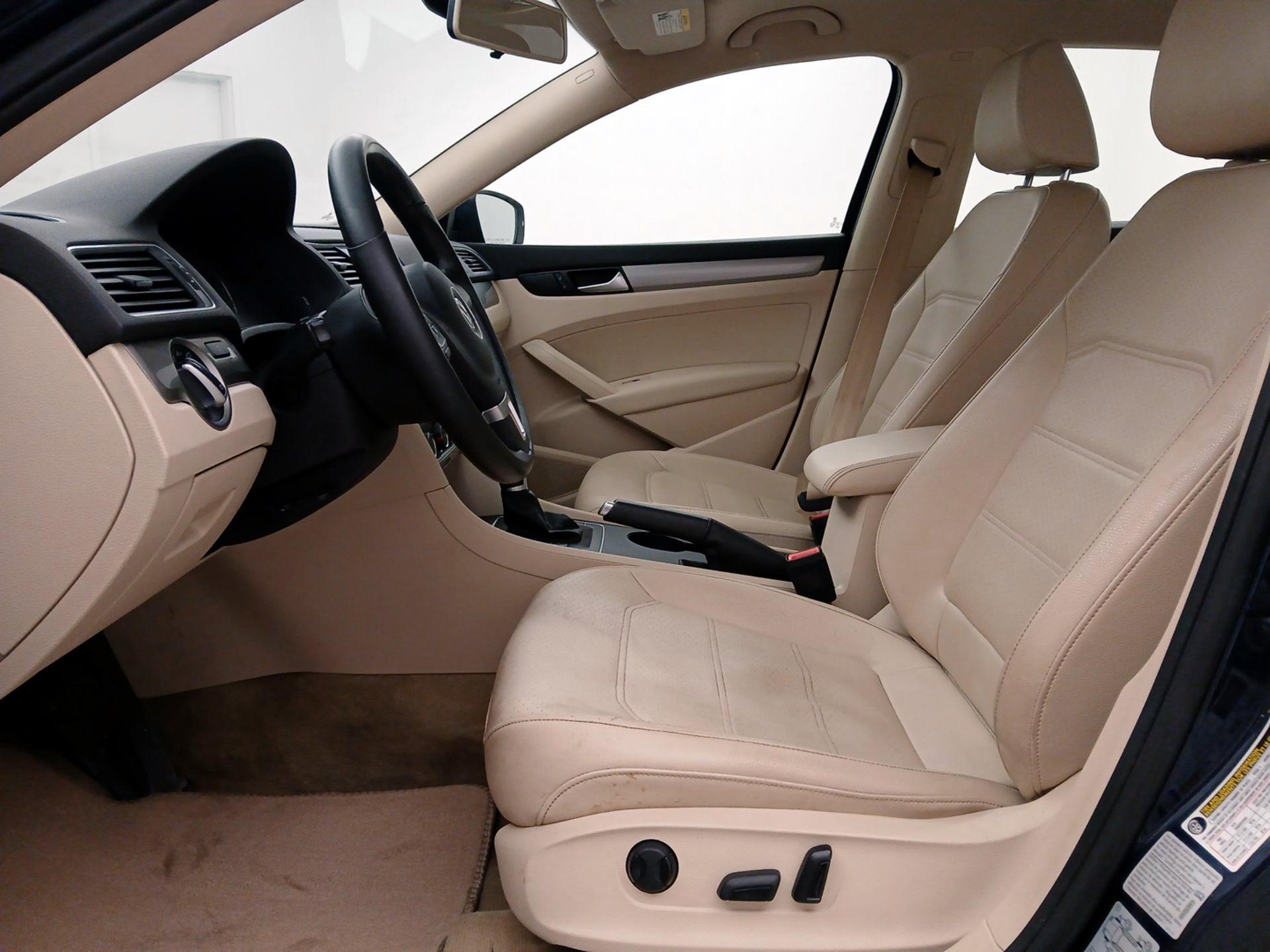 Thumbnail: 2015 Volkswagen Passat - 11