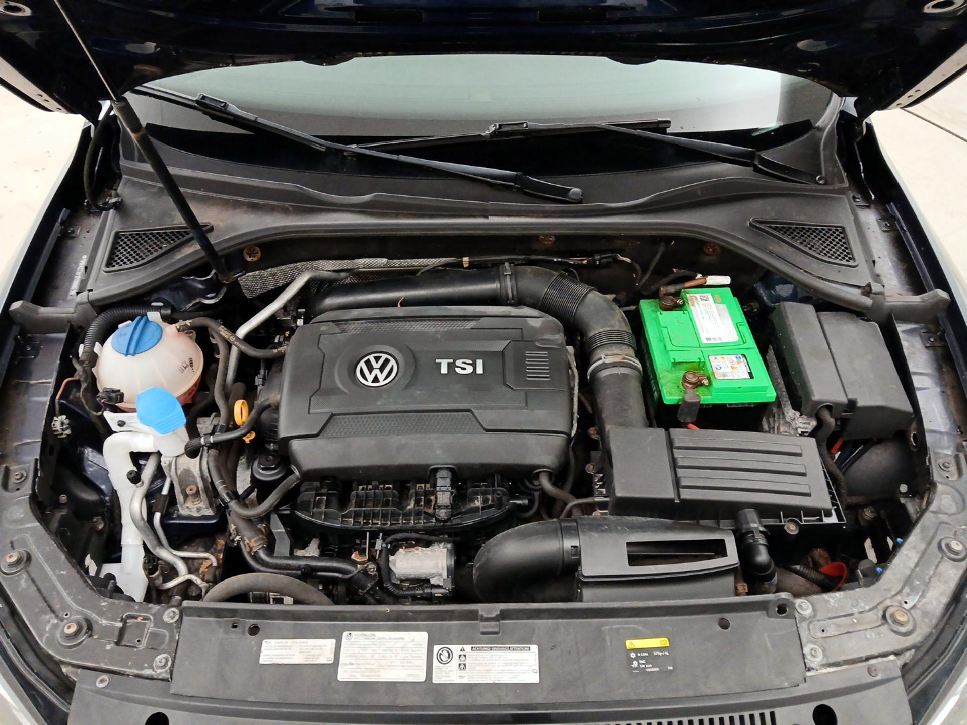 Thumbnail: 2015 Volkswagen Passat - 20