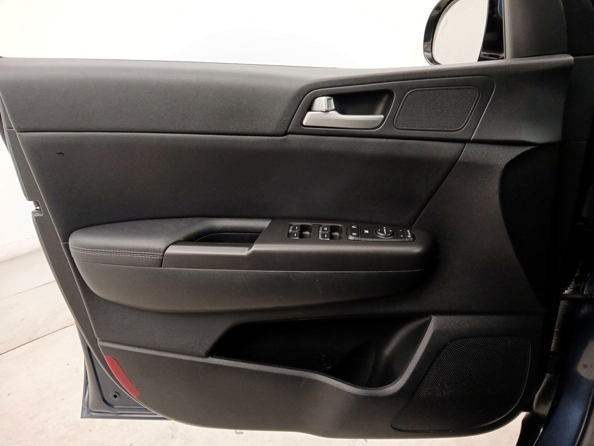 Thumbnail: 2017 Kia Sportage - 12