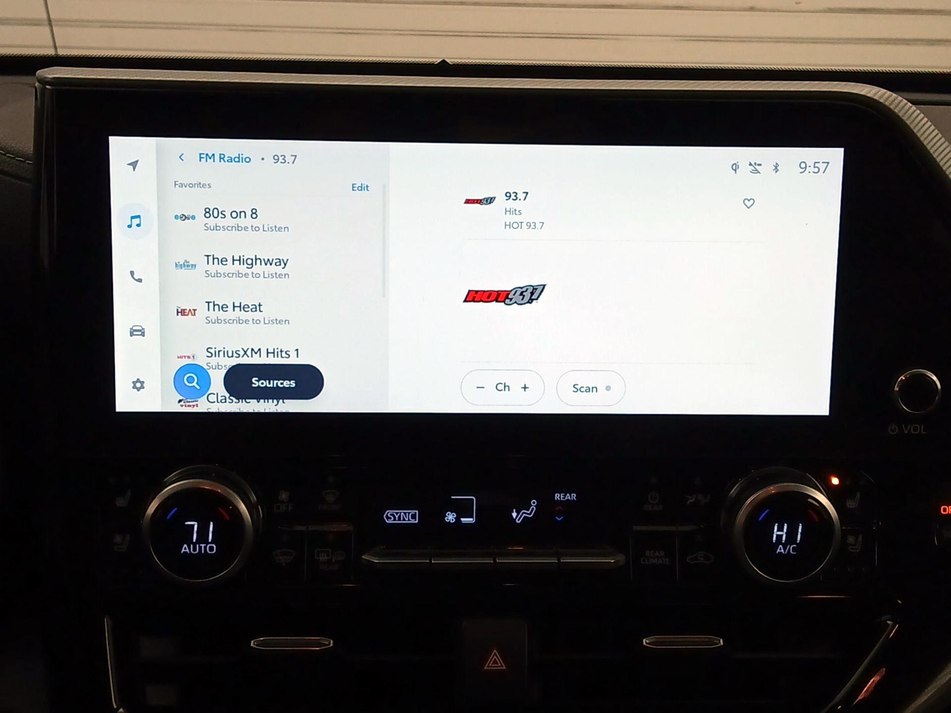 Thumbnail: 2023 Toyota Highlander - 15