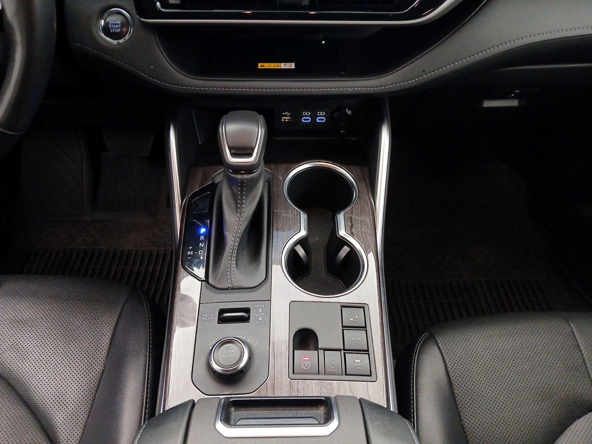 Thumbnail: 2023 Toyota Highlander - 17