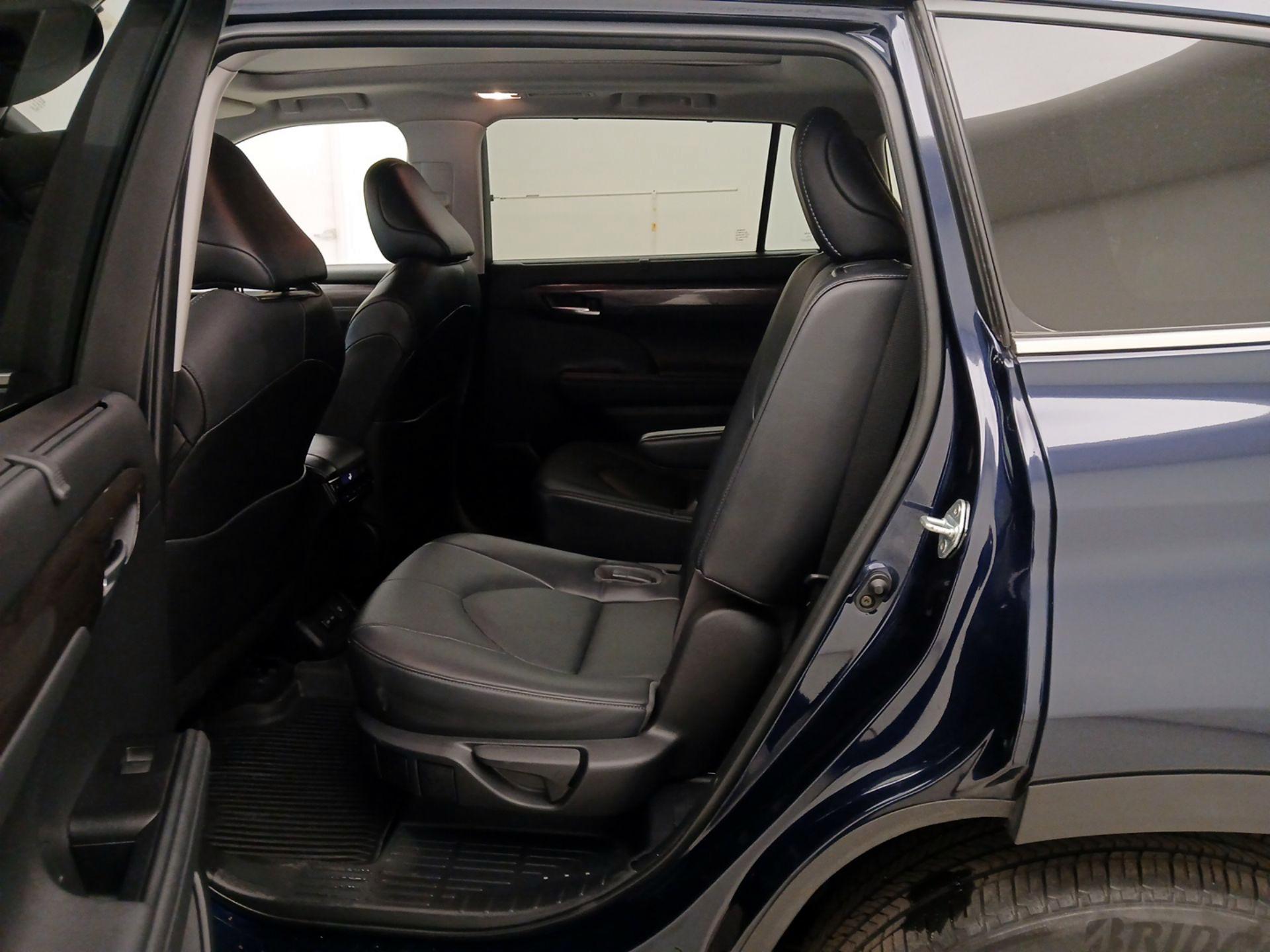 Thumbnail: 2023 Toyota Highlander - 20