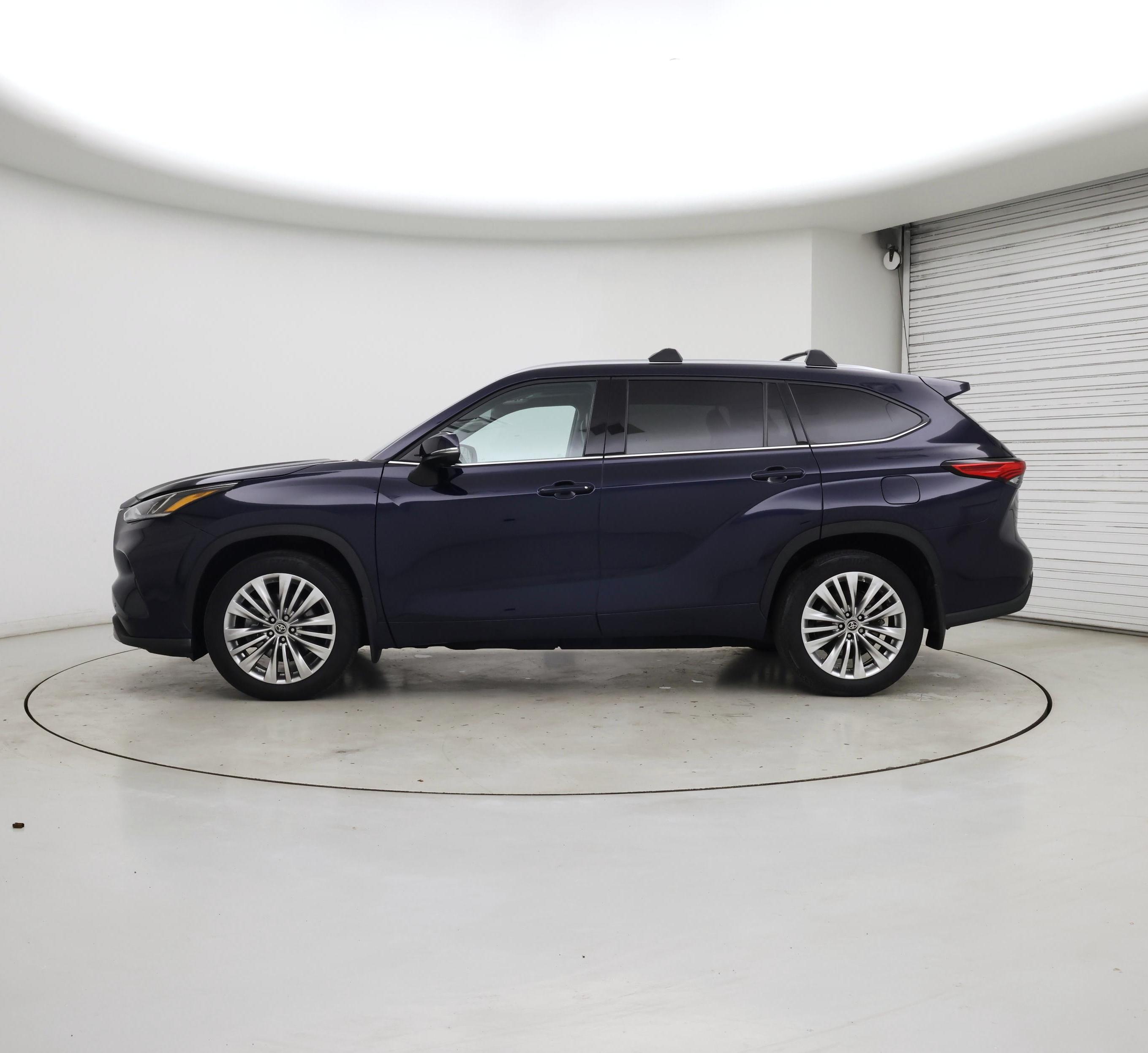 Thumbnail: 2023 Toyota Highlander - 3