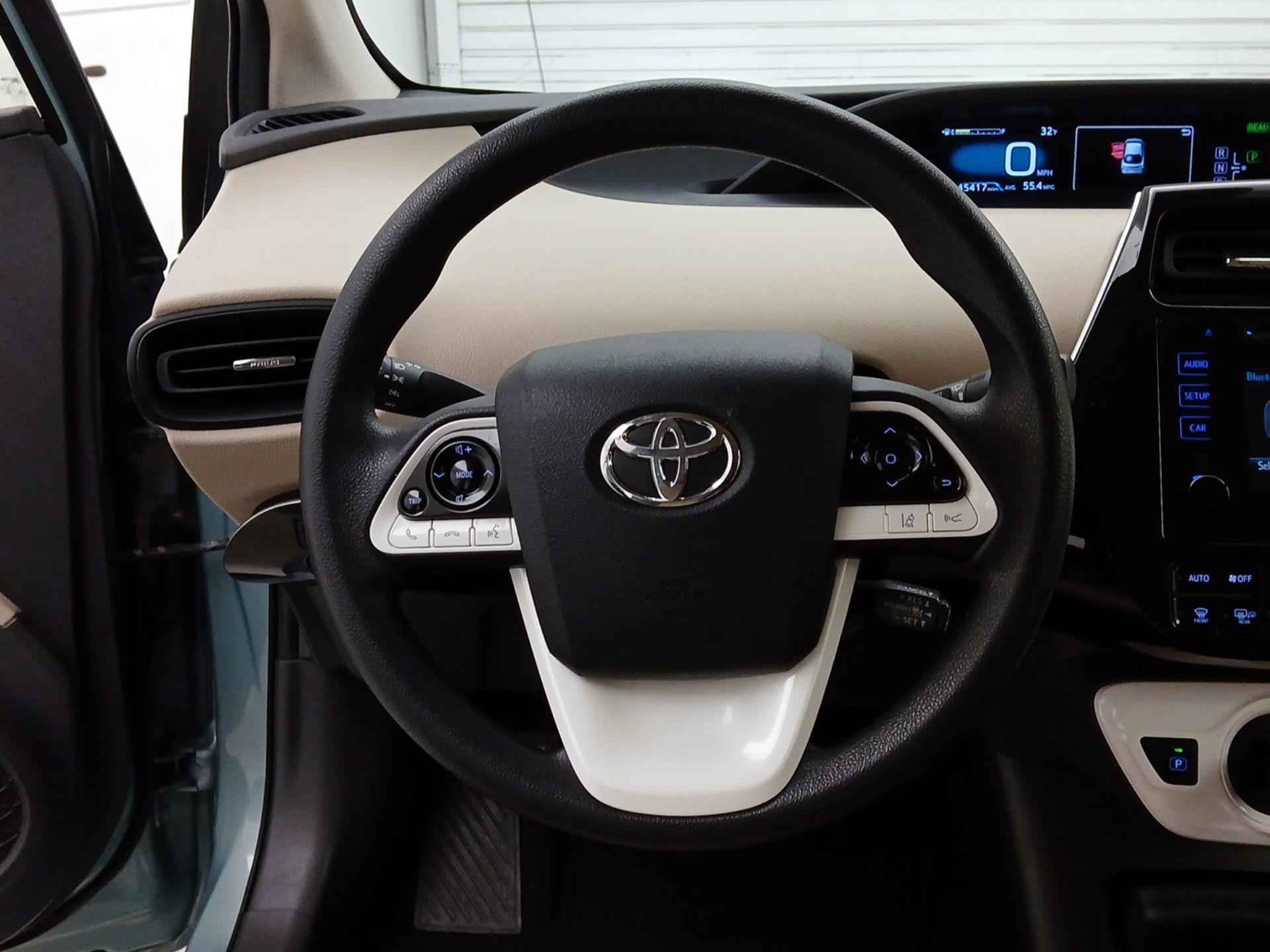 Thumbnail: 2017 Toyota Prius - 10