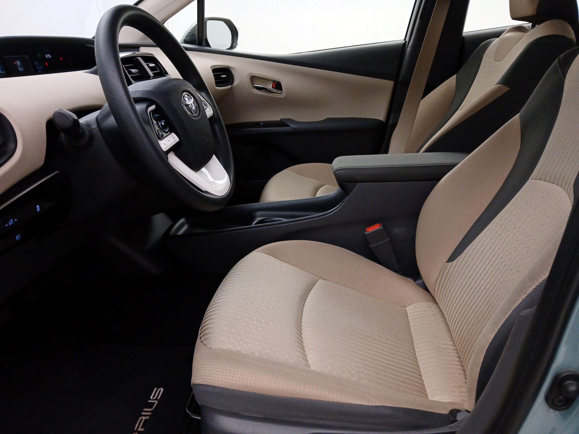 Thumbnail: 2017 Toyota Prius - 11