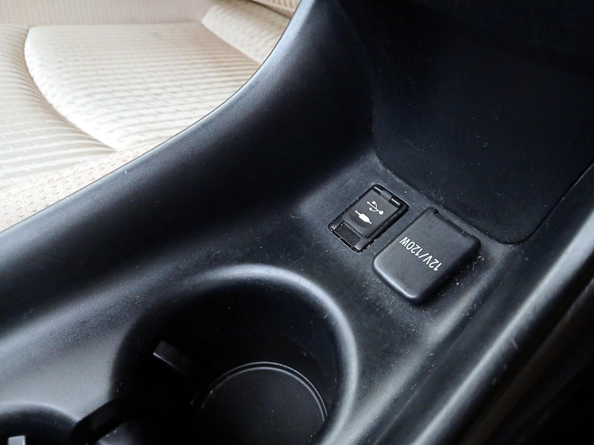 Thumbnail: 2017 Toyota Prius - 18