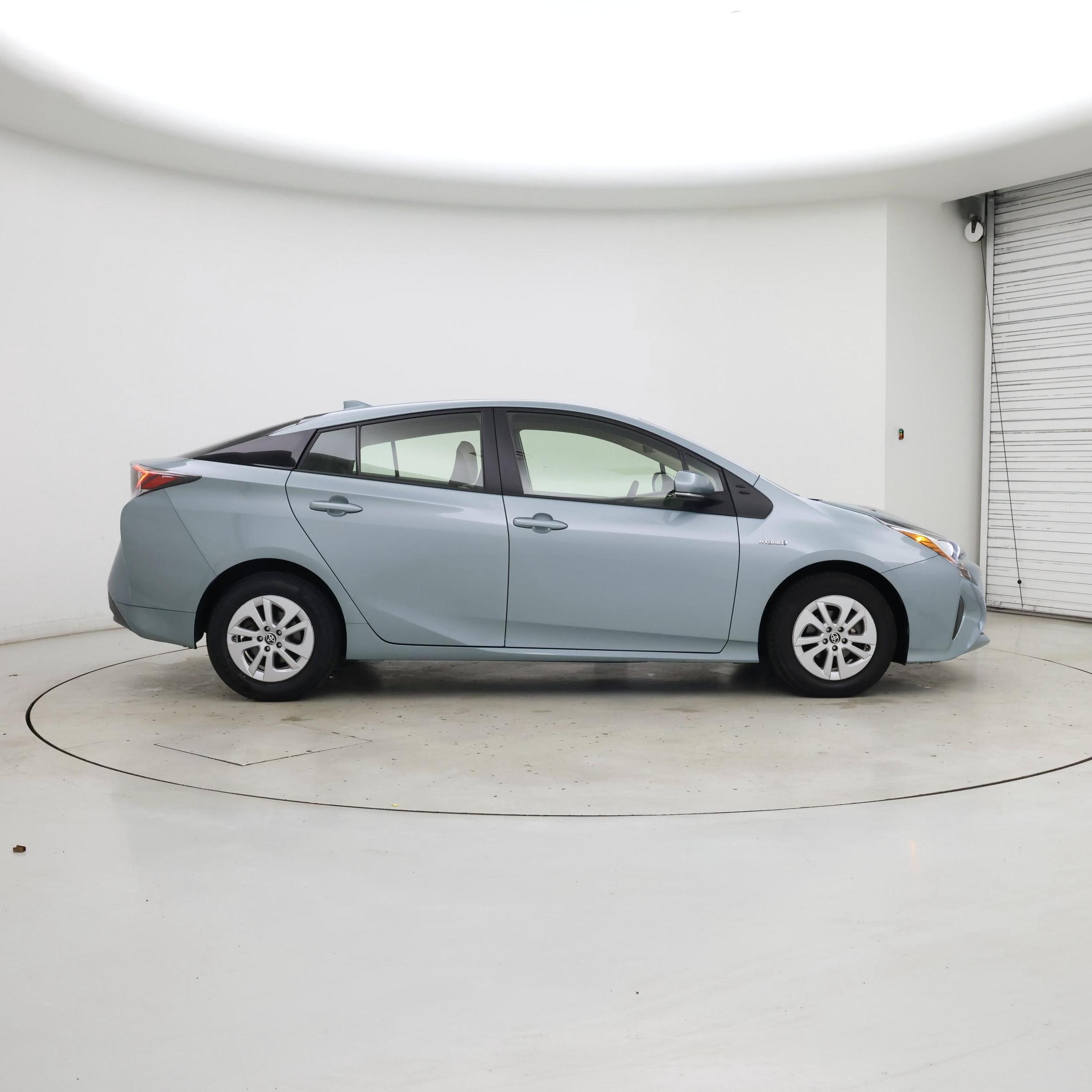 Thumbnail: 2017 Toyota Prius - 7