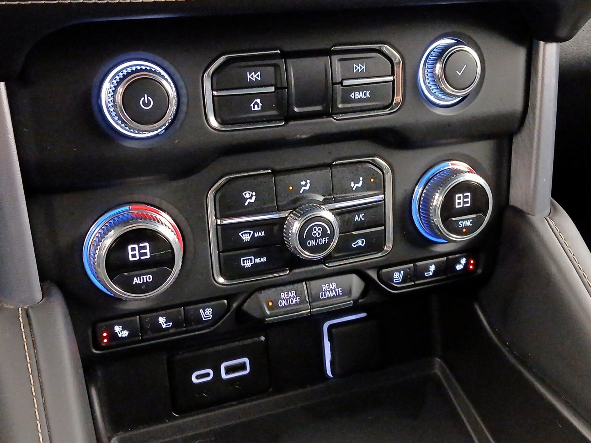 Thumbnail: 2023 GMC Yukon XL - 17