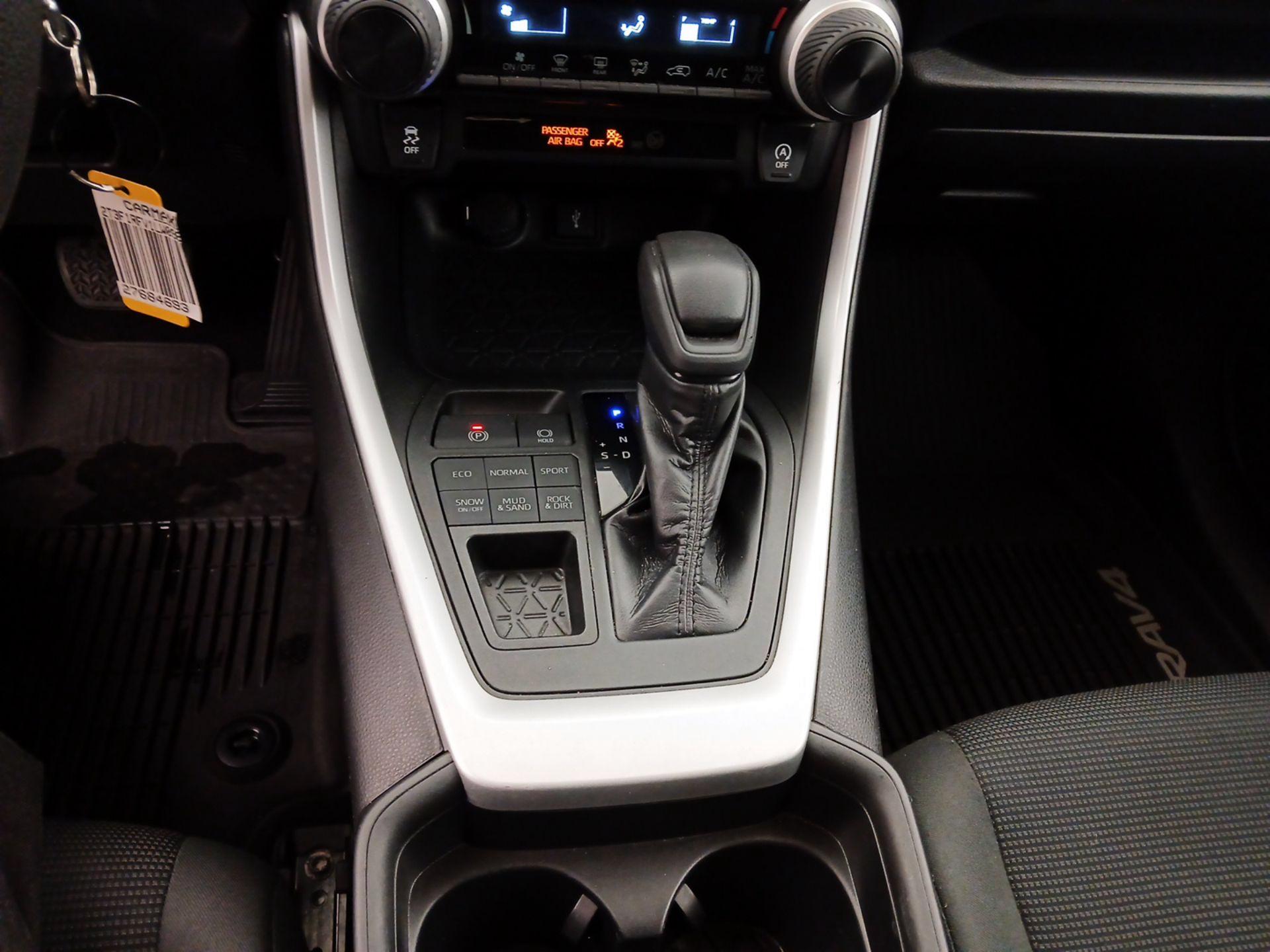 Thumbnail: 2020 Toyota RAV4 - 17