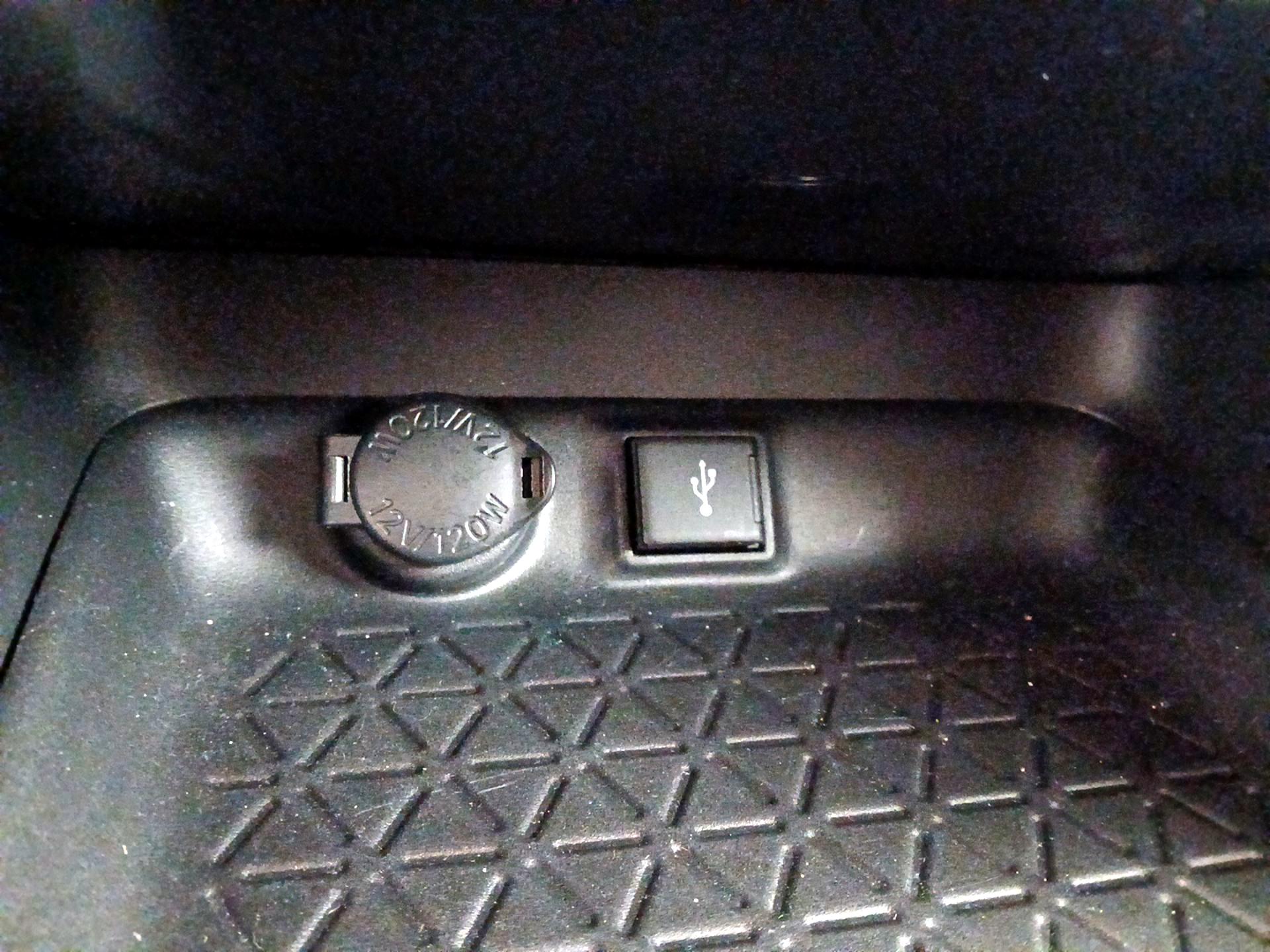 Thumbnail: 2020 Toyota RAV4 - 18