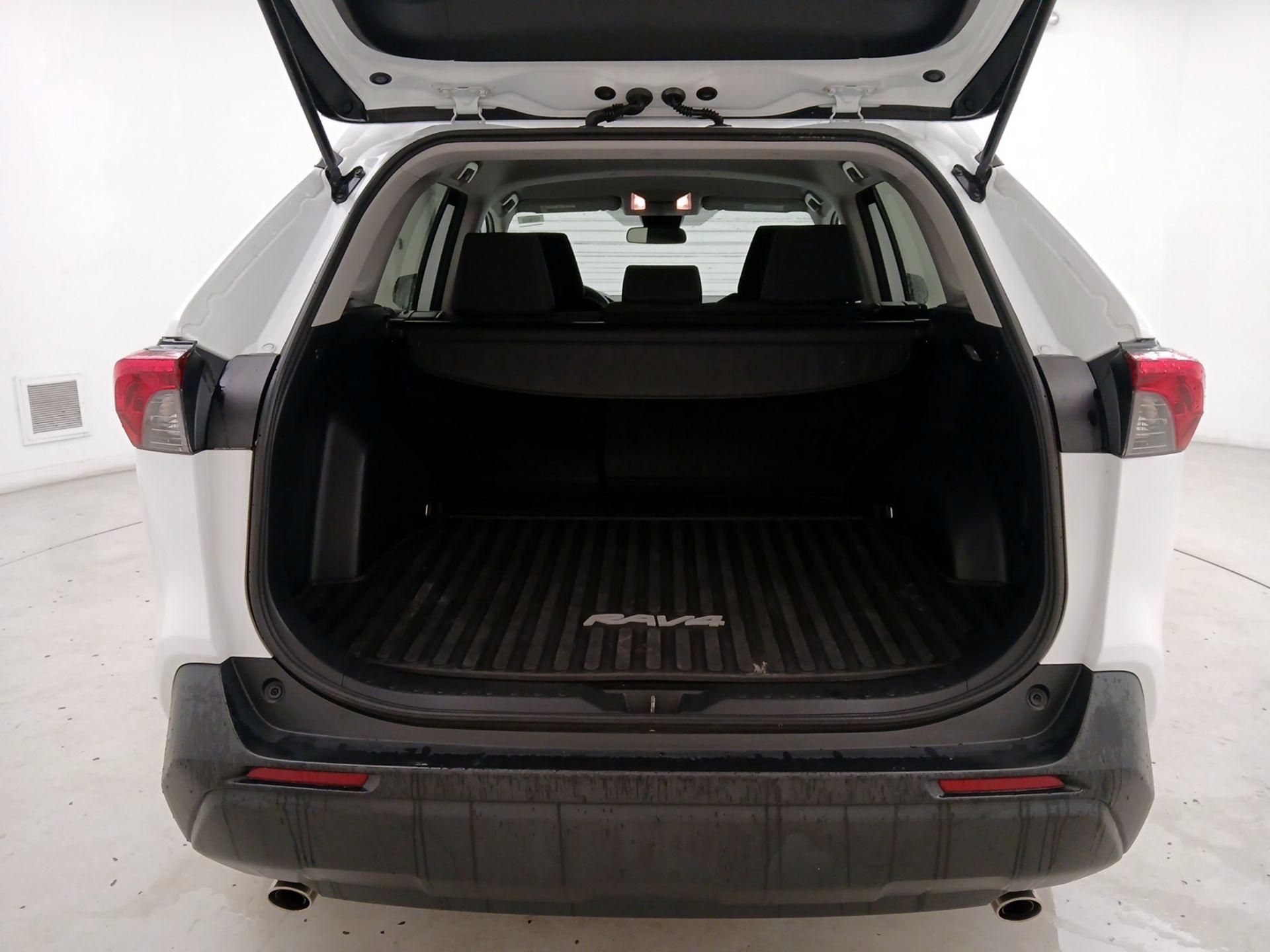 Thumbnail: 2020 Toyota RAV4 - 20