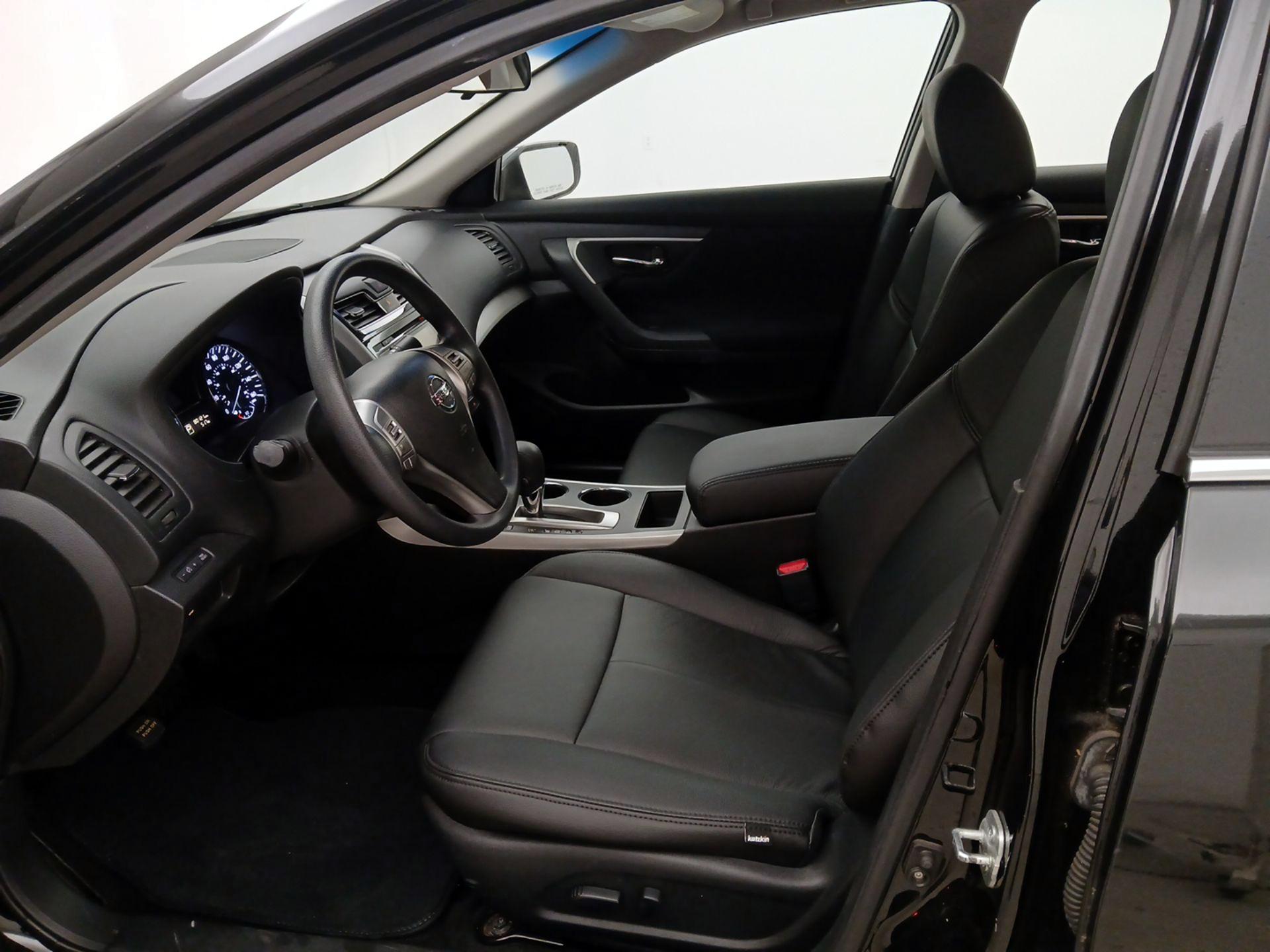 Thumbnail: 2015 Nissan Altima - 11