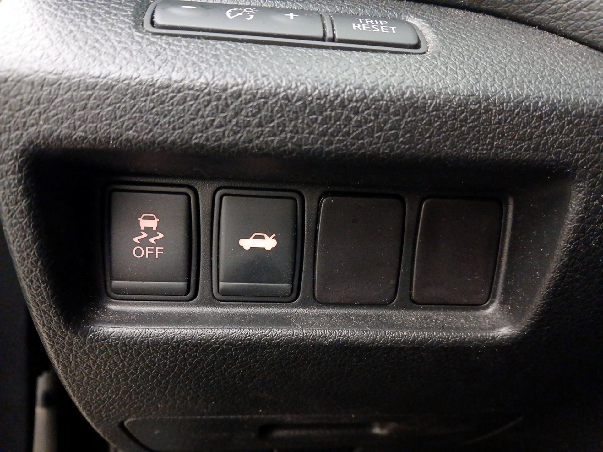 Thumbnail: 2015 Nissan Altima - 13