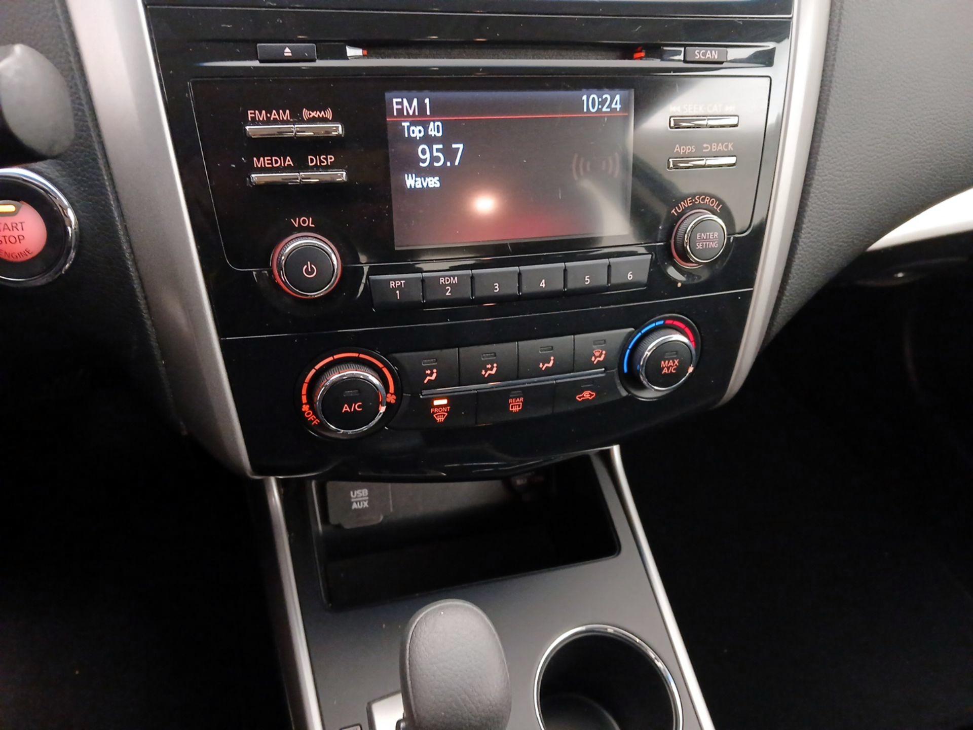 Thumbnail: 2015 Nissan Altima - 15