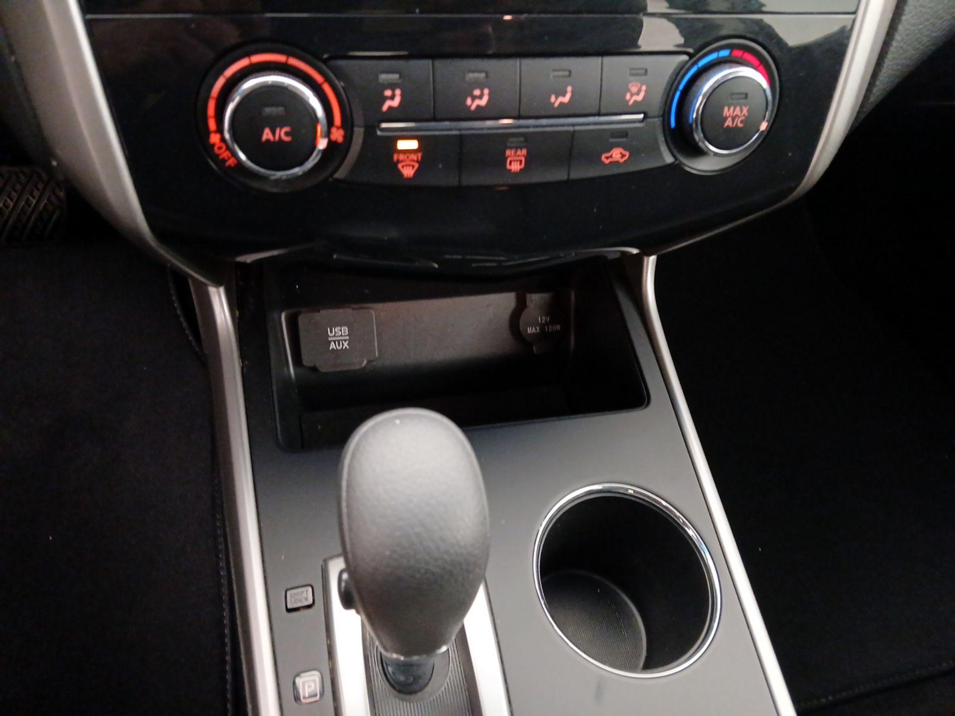 Thumbnail: 2015 Nissan Altima - 16