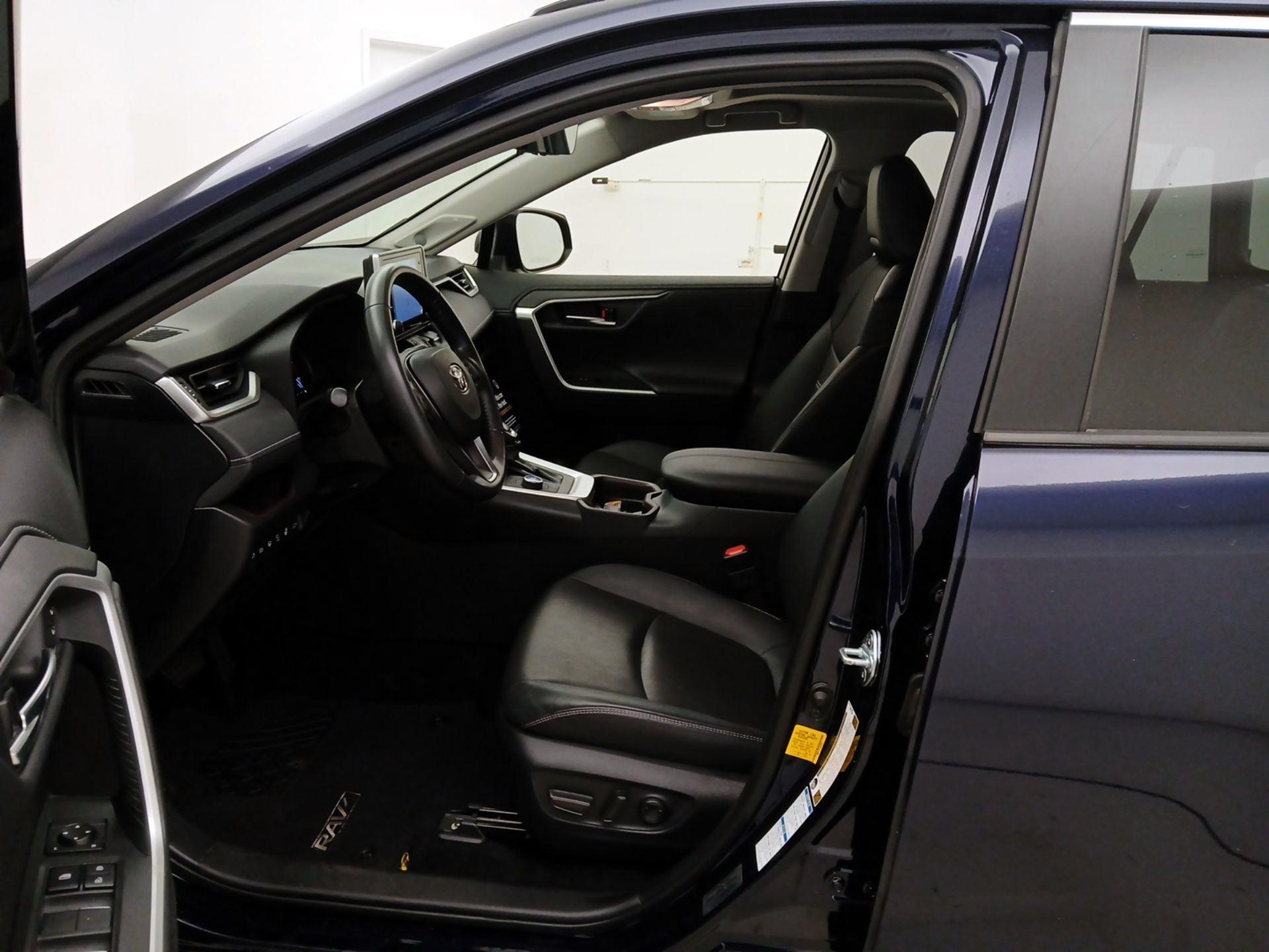 Thumbnail: 2021 Toyota RAV4 - 11