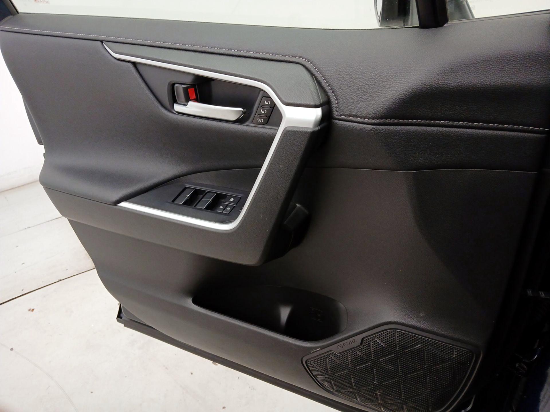 Thumbnail: 2021 Toyota RAV4 - 12