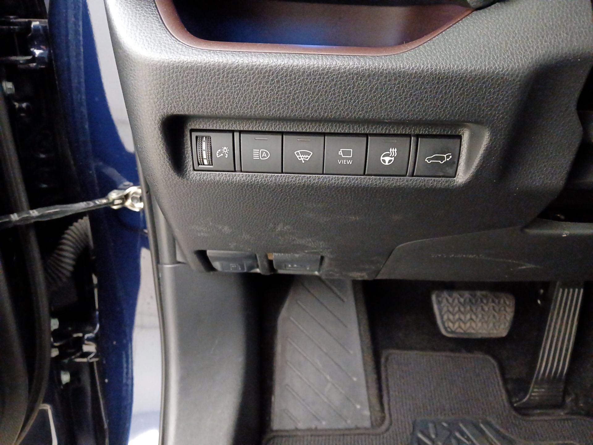 Thumbnail: 2021 Toyota RAV4 - 13