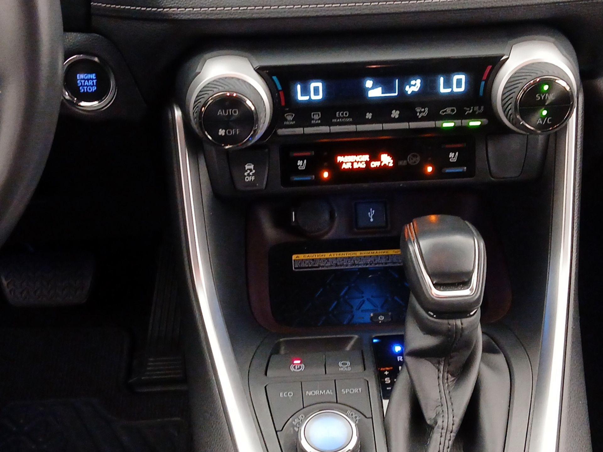 Thumbnail: 2021 Toyota RAV4 - 19