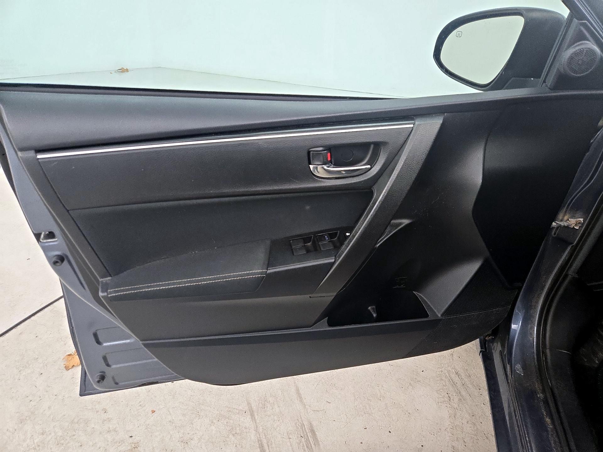 Thumbnail: 2018 Toyota Corolla - 12