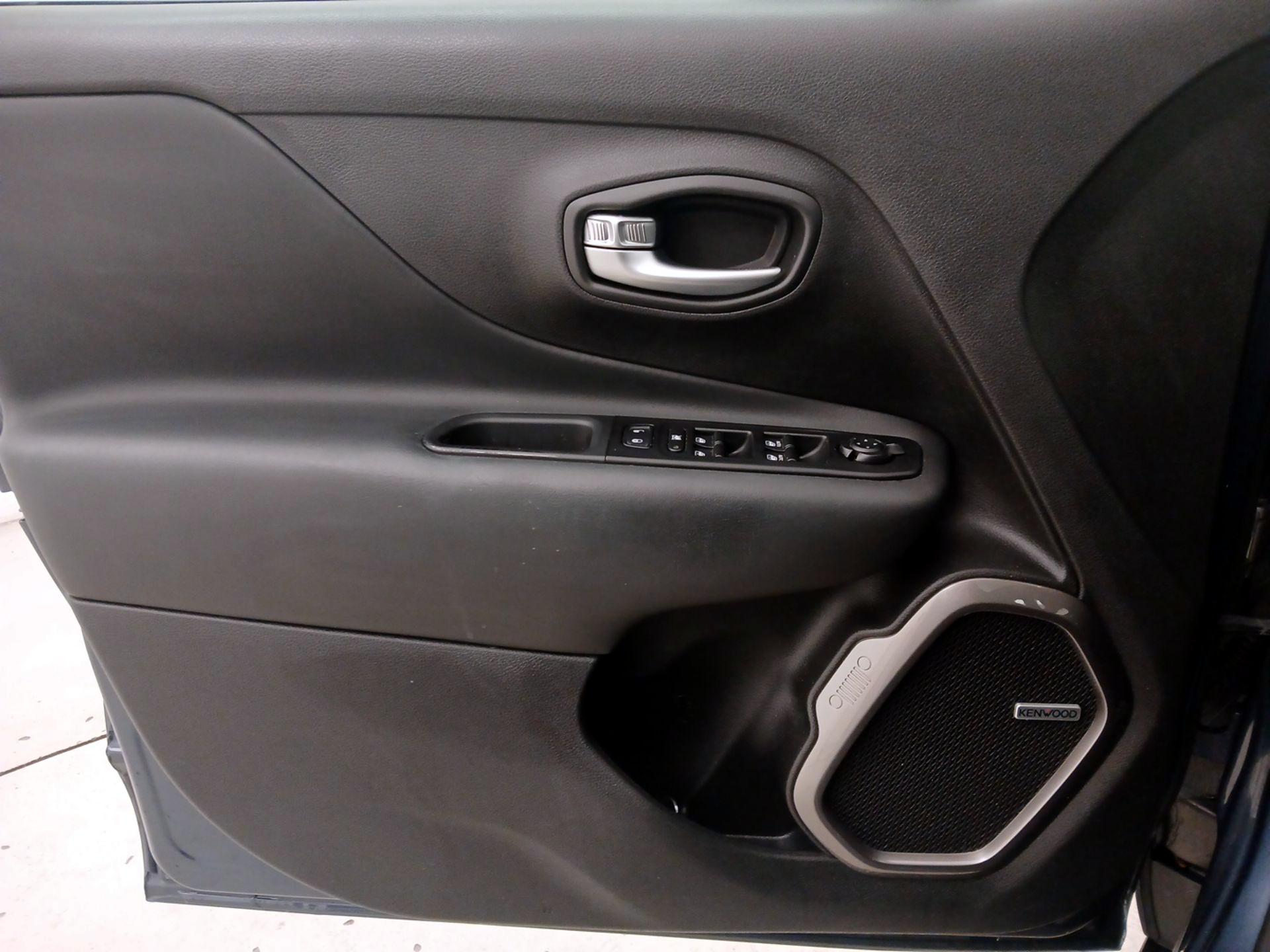 Thumbnail: 2021 Jeep Renegade - 12