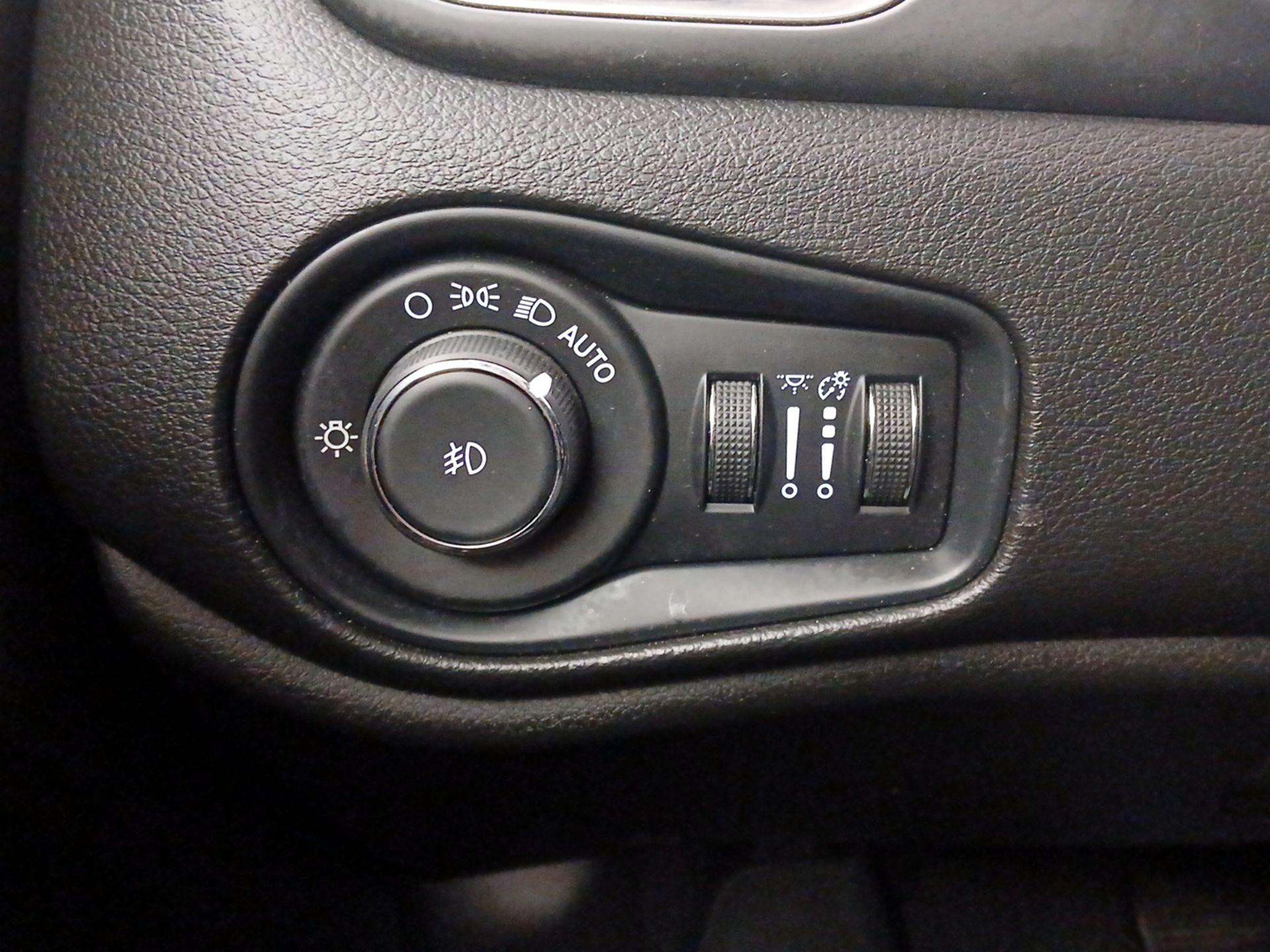 Thumbnail: 2021 Jeep Renegade - 13