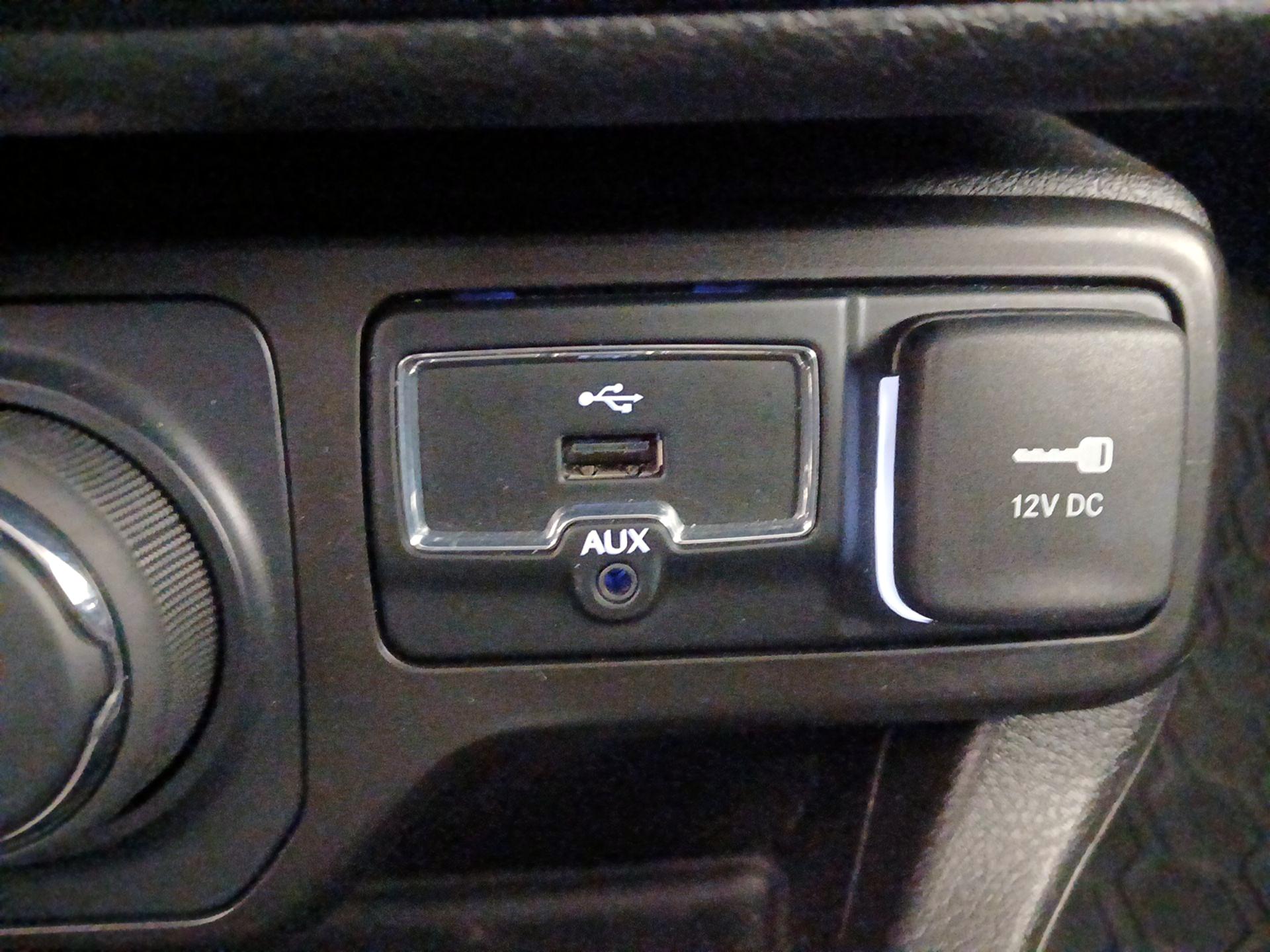 Thumbnail: 2021 Jeep Renegade - 18