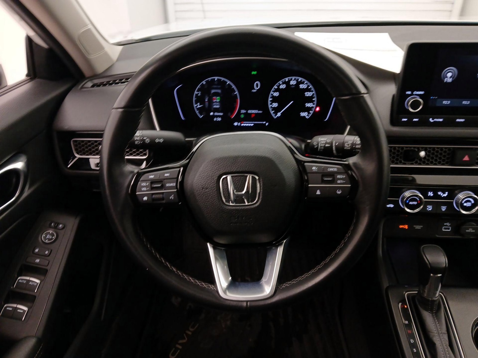 2024 Honda Civic Hatchback EX-L - Photo 11