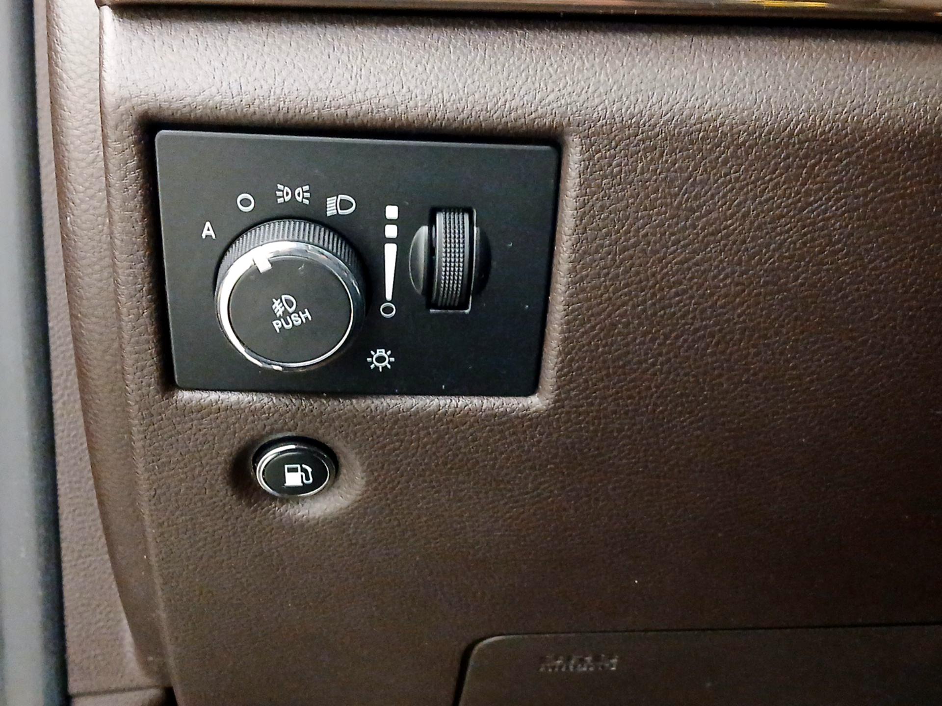 Thumbnail: 2014 Jeep Grand Cherokee - 13