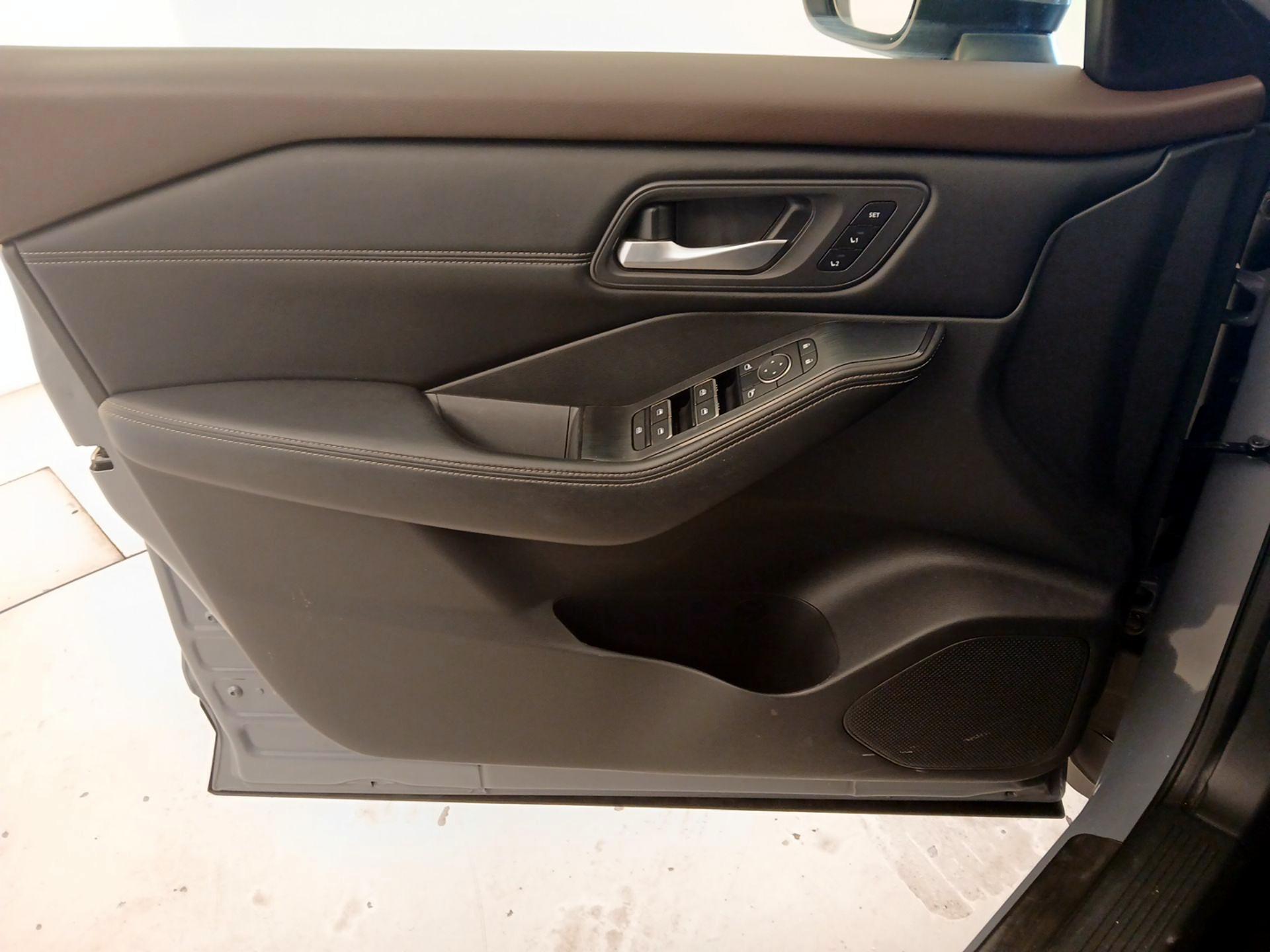 Thumbnail: 2023 Nissan Rogue - 12