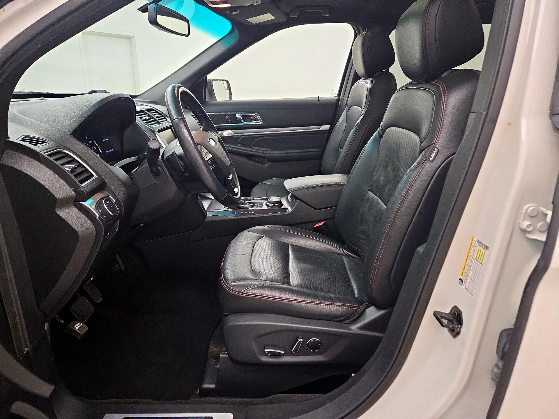 Thumbnail: 2016 Ford Explorer - 11